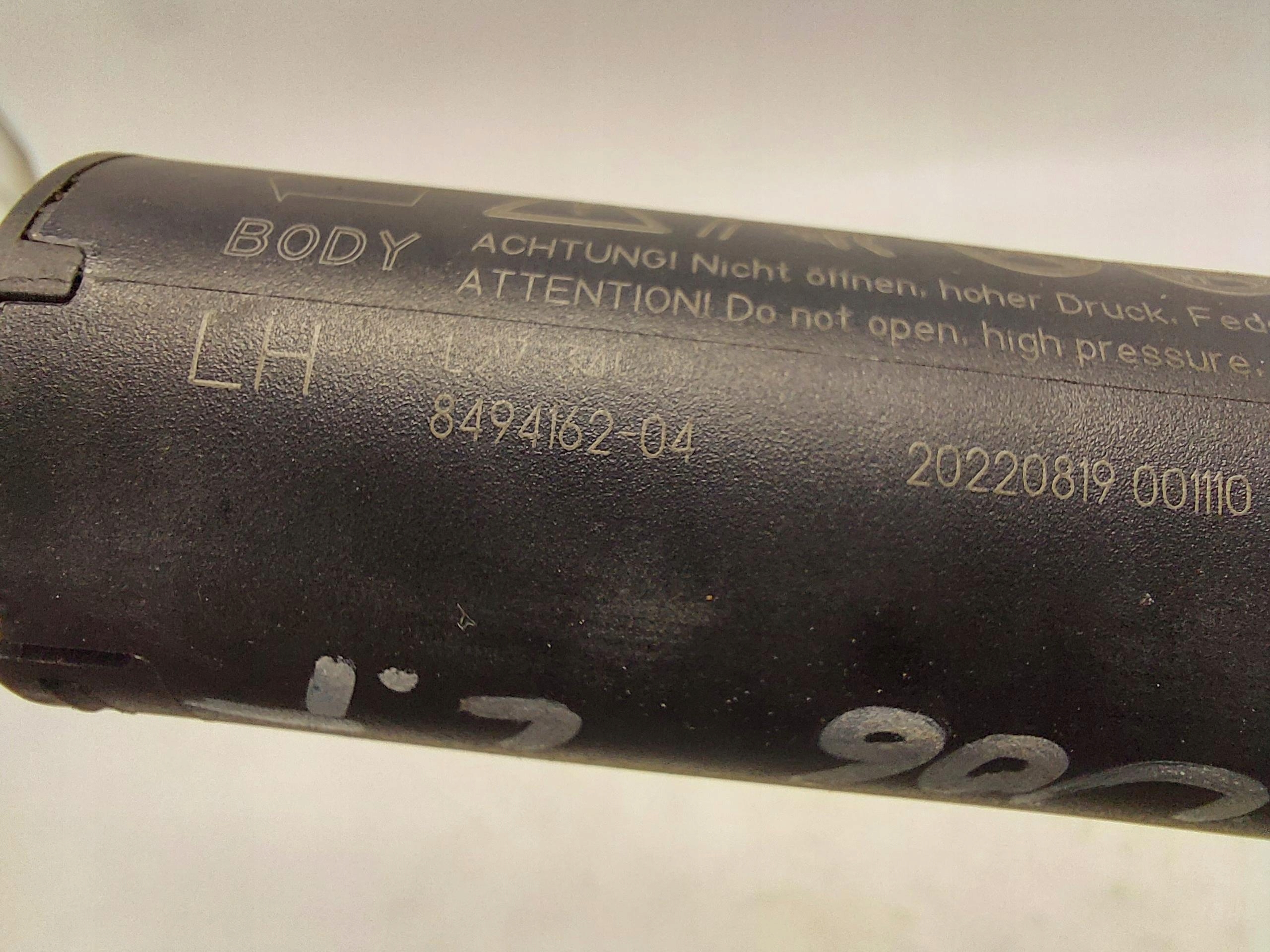 BMW U06 200i damper bonnet electrical komplet 8494162