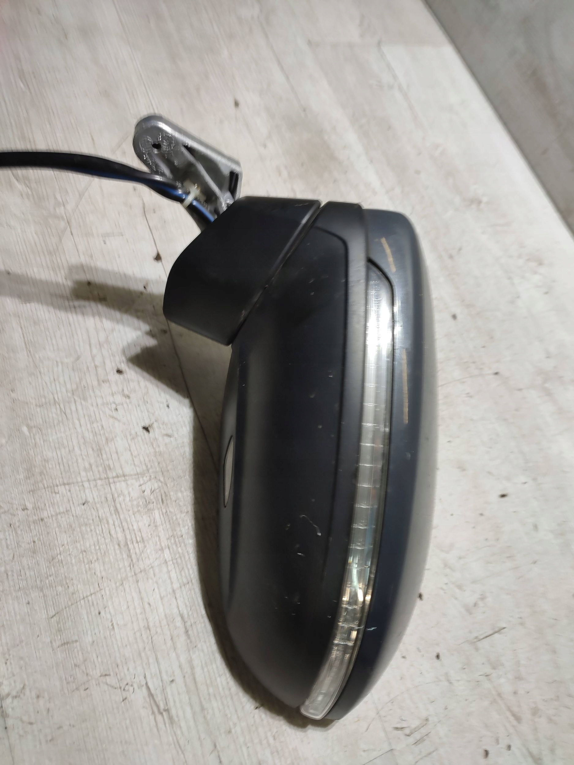 Volkswagen Touran III 2020 front side left mirror 9 pin