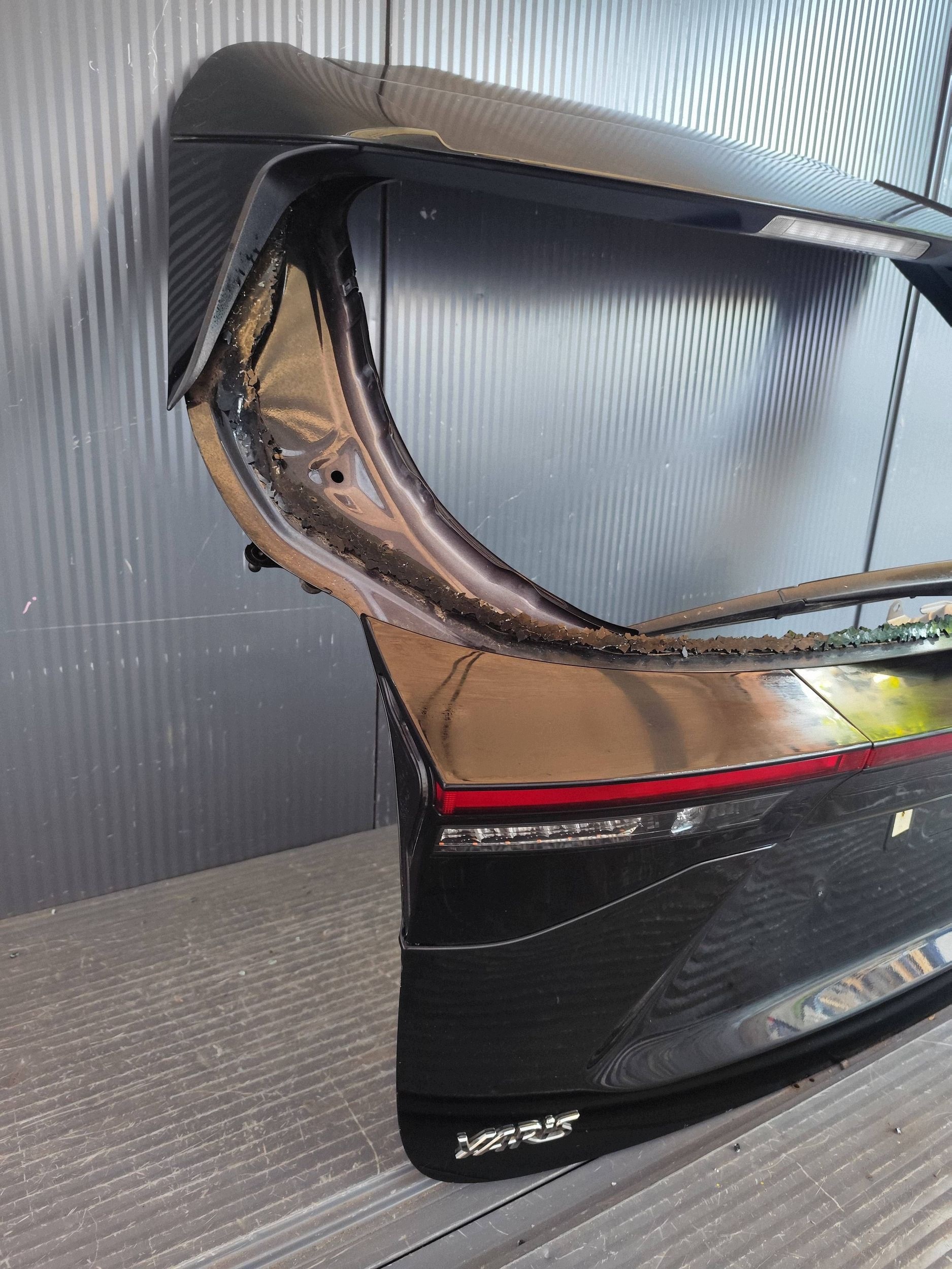 TOYOTA YARIS CROSS boot doors complete KAMERA