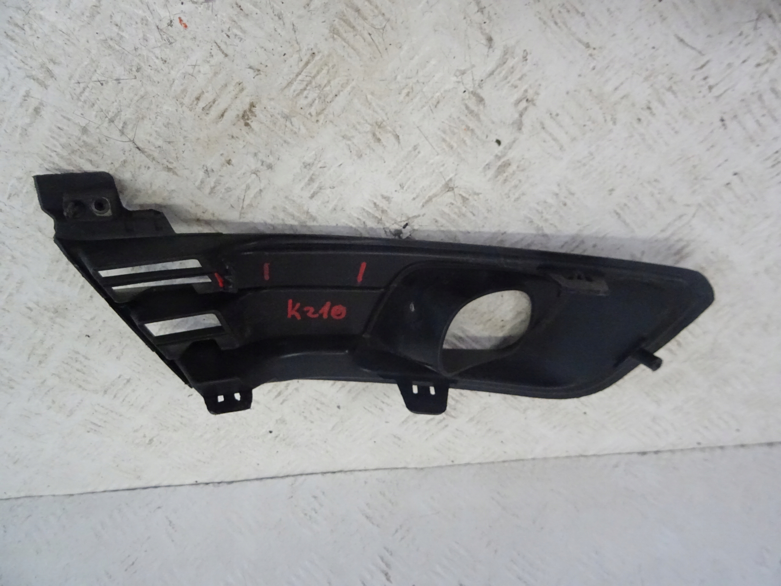 grid of a bumper front front left RENAULT CAPTUR and LIFT 261A39427R