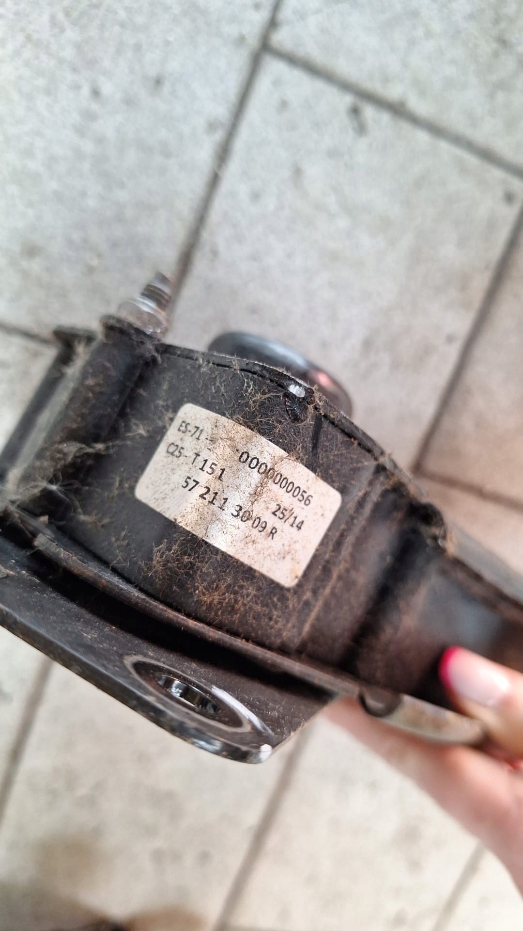 MECHANIZM WINDA PODNOSNIK KOŁA ZAPASOWEGO ESPACE V 572113009R Numer katalogowy części ESPACE V 572113009R