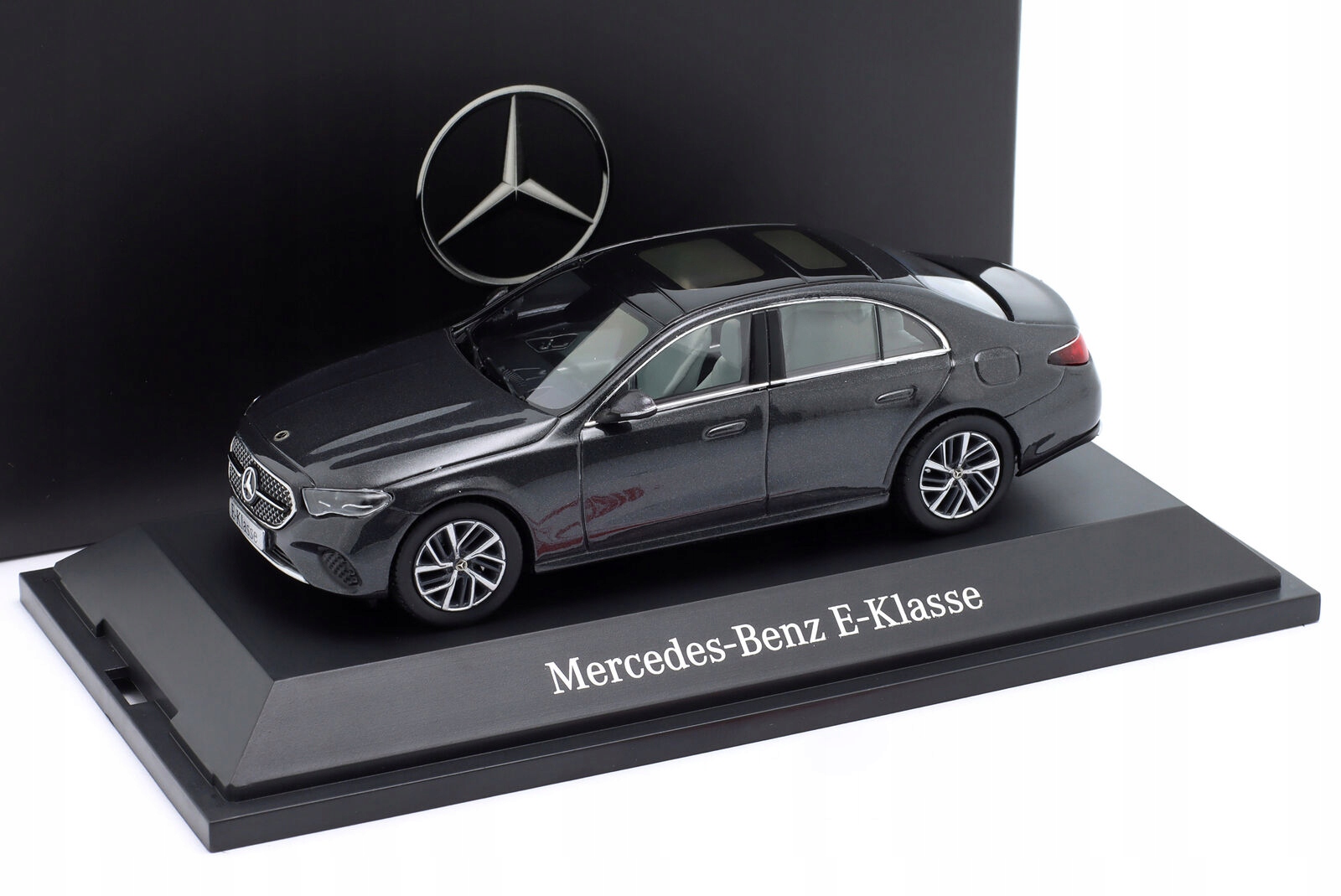 Mercedes Třída E (W214) matná-tmavá 2023 1/43