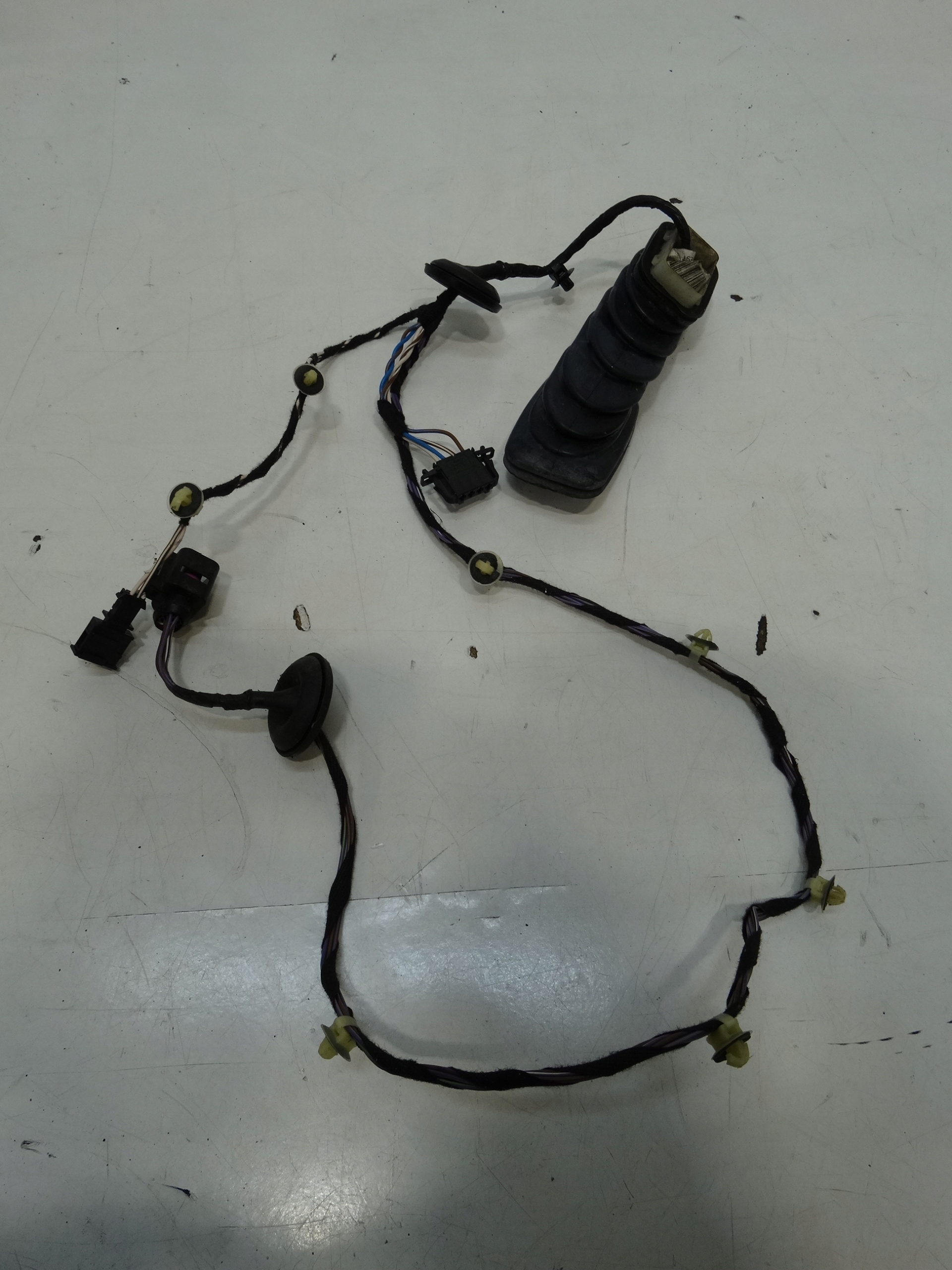 bundle door right rear part SKODA OCTAVIA II 1Z0161A