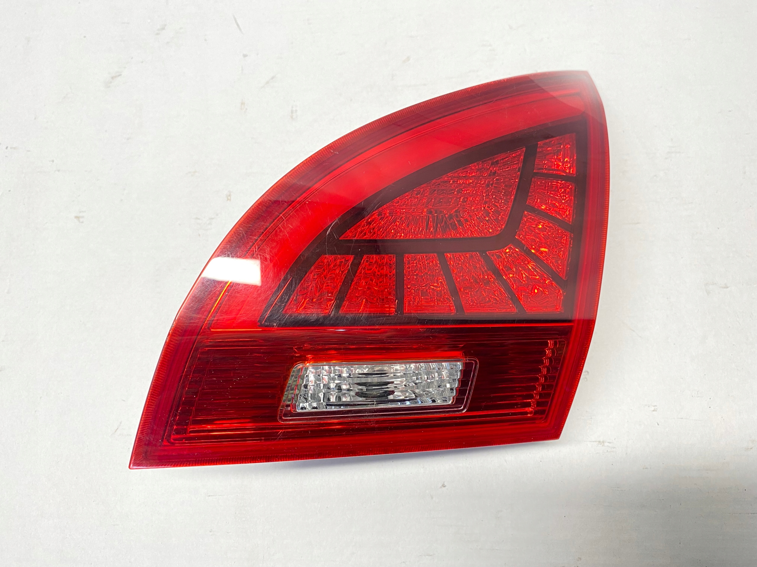 ФАРА ЗАД. ПРАВА КРИШКА 92406-1p200 KIA VENGA РЕСТАЙЛІНГ