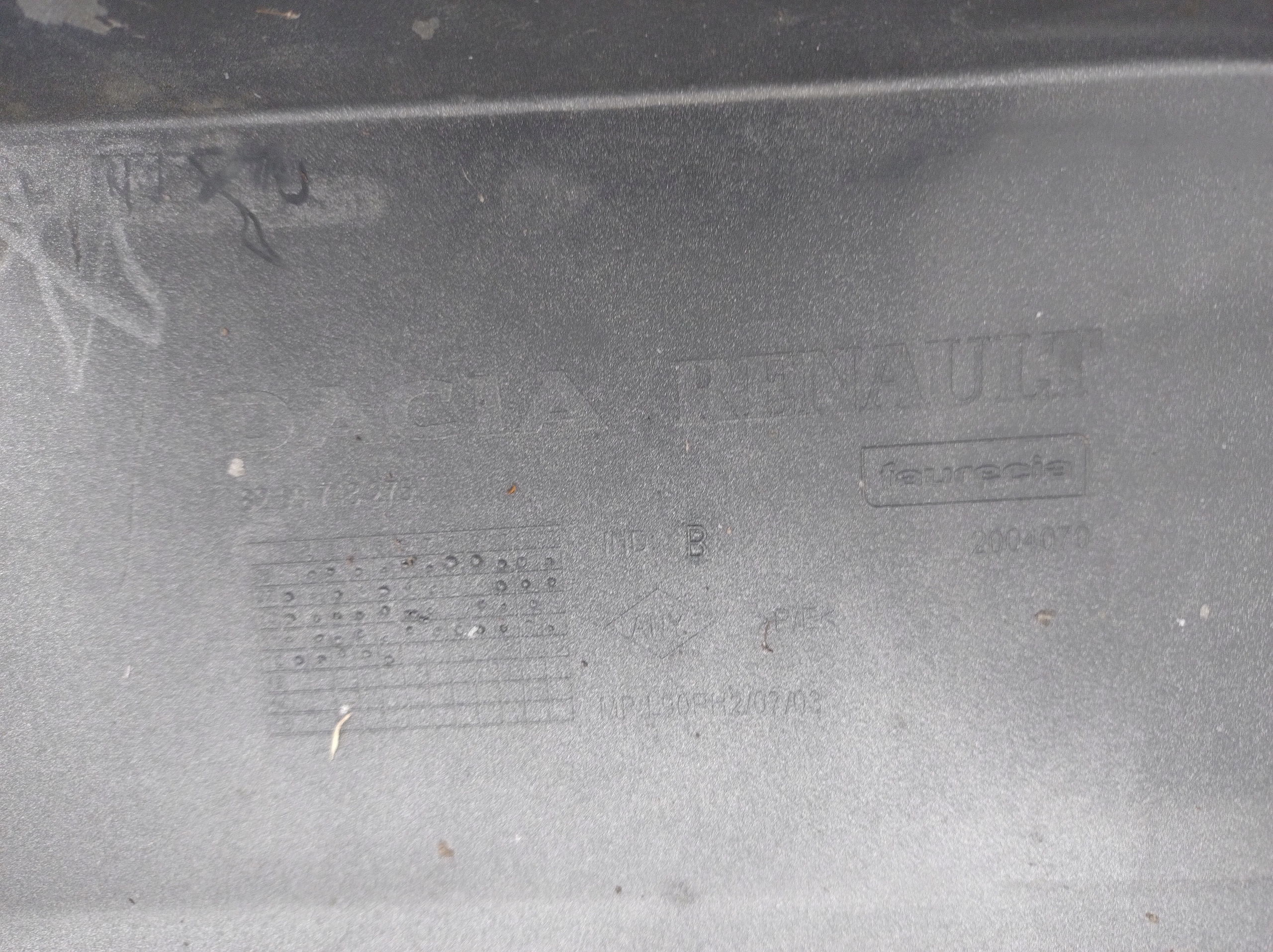 DACIA LOGAN LIFT 08-12 ROK bumper front + grid 820078275 ZB124