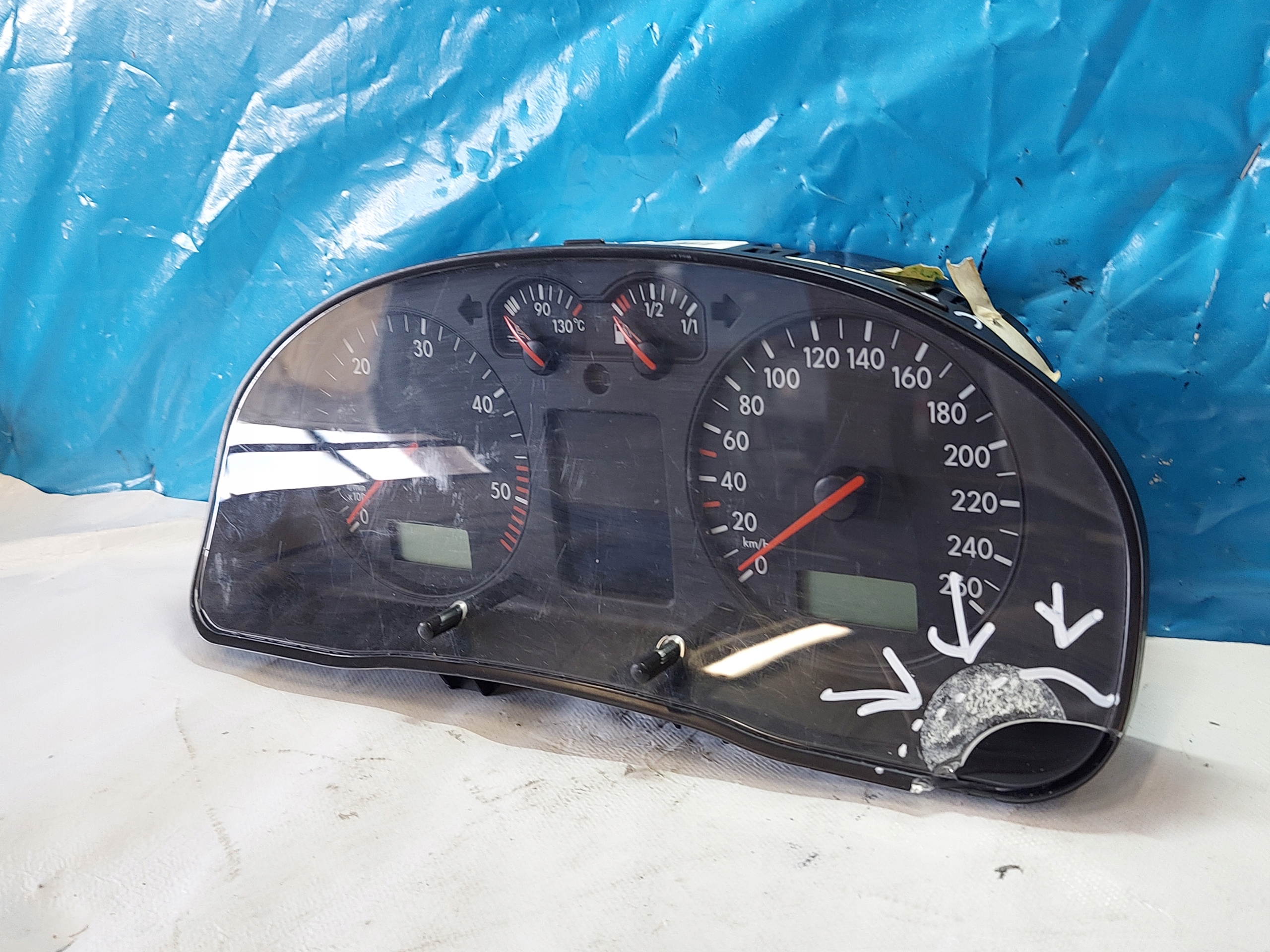 dials clock VW PASSAT B5 1.9 TDI 3B0920822A