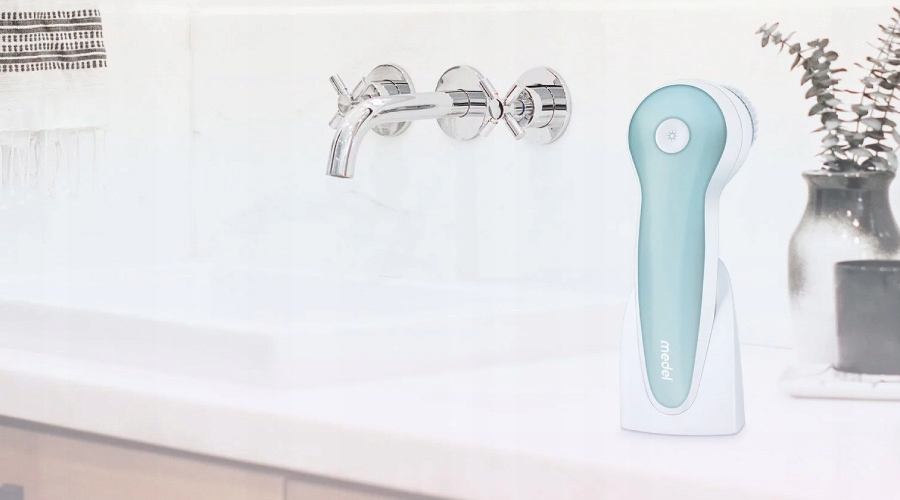 SZCZOTECZKA DO TWARZY MEDEL FACE BRUSH 3 TRYBY Kolor dominujący biały