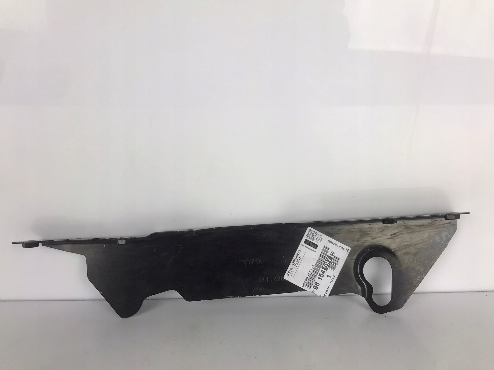 9815499780 - CITROEN C3 III кронштейн крыла правый передний 2016-