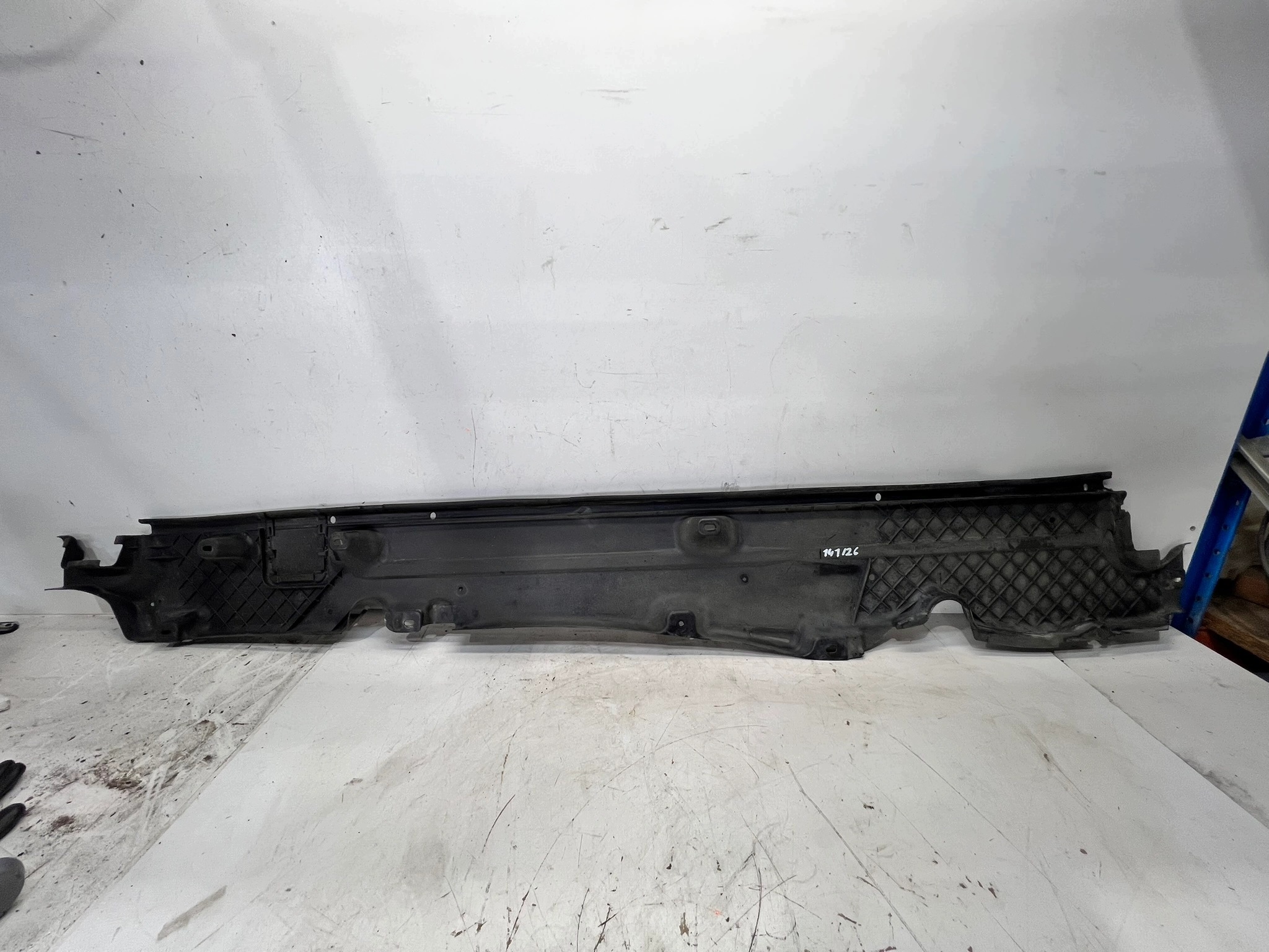cover chassis left DUZA AUDI Q7 4L 7L8825211E 141/26
