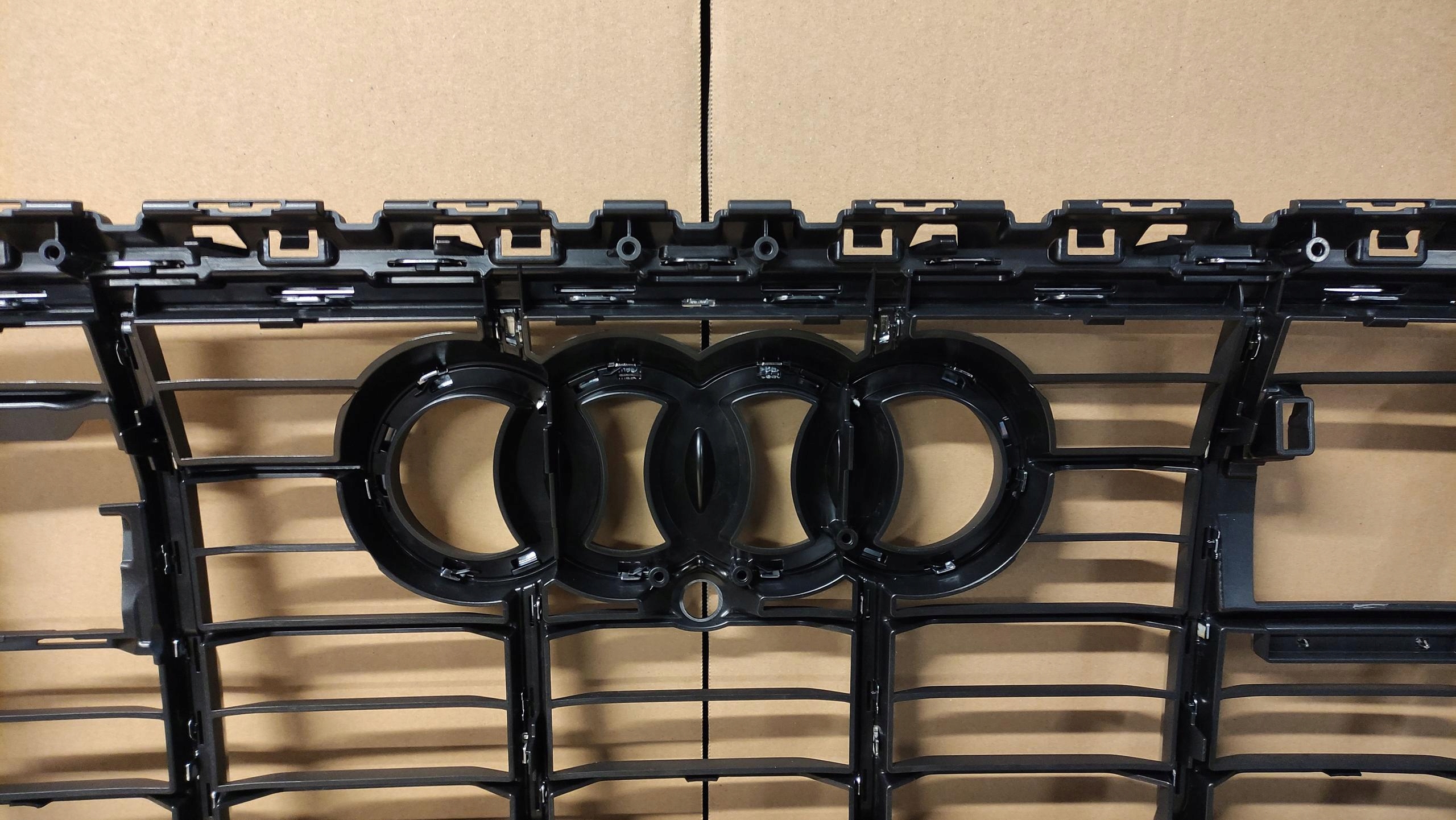 Audi Q7 4M решетка радиатора под 4M0853651AJ