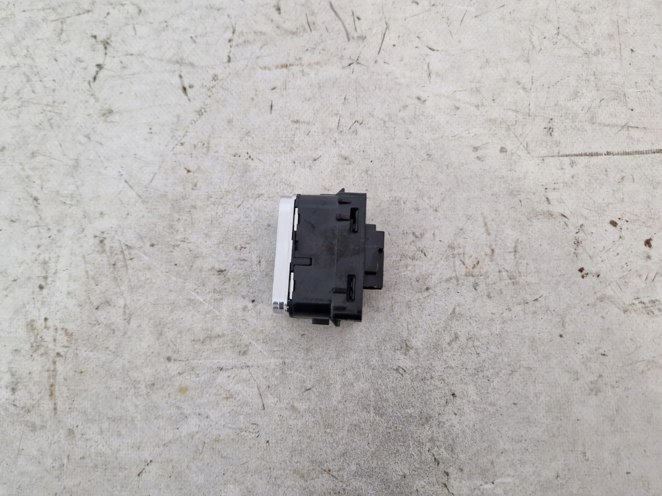 MERCEDES A247 W247 Bouton PANEL du capot A2479059700