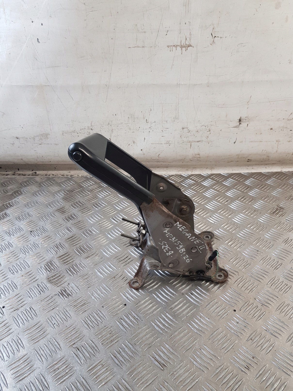 páčka elektrická brzda 8200273002 RENAULT MEGANE II 06R