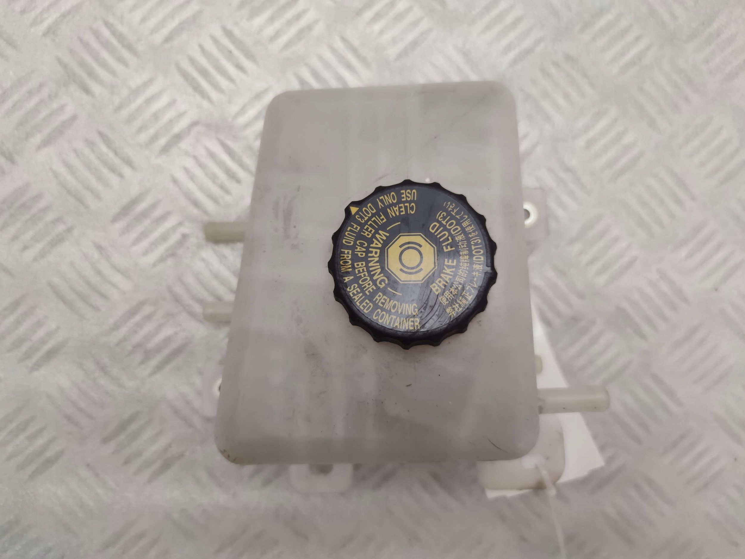 lexus RX 450H бачок тормозной жидкости