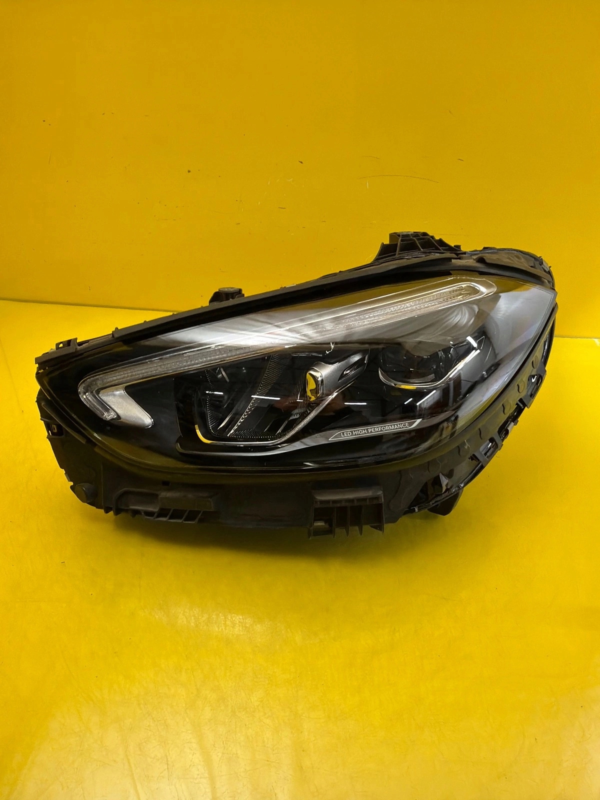light left Mercedes C-klasa W206 Full Led A2069067103