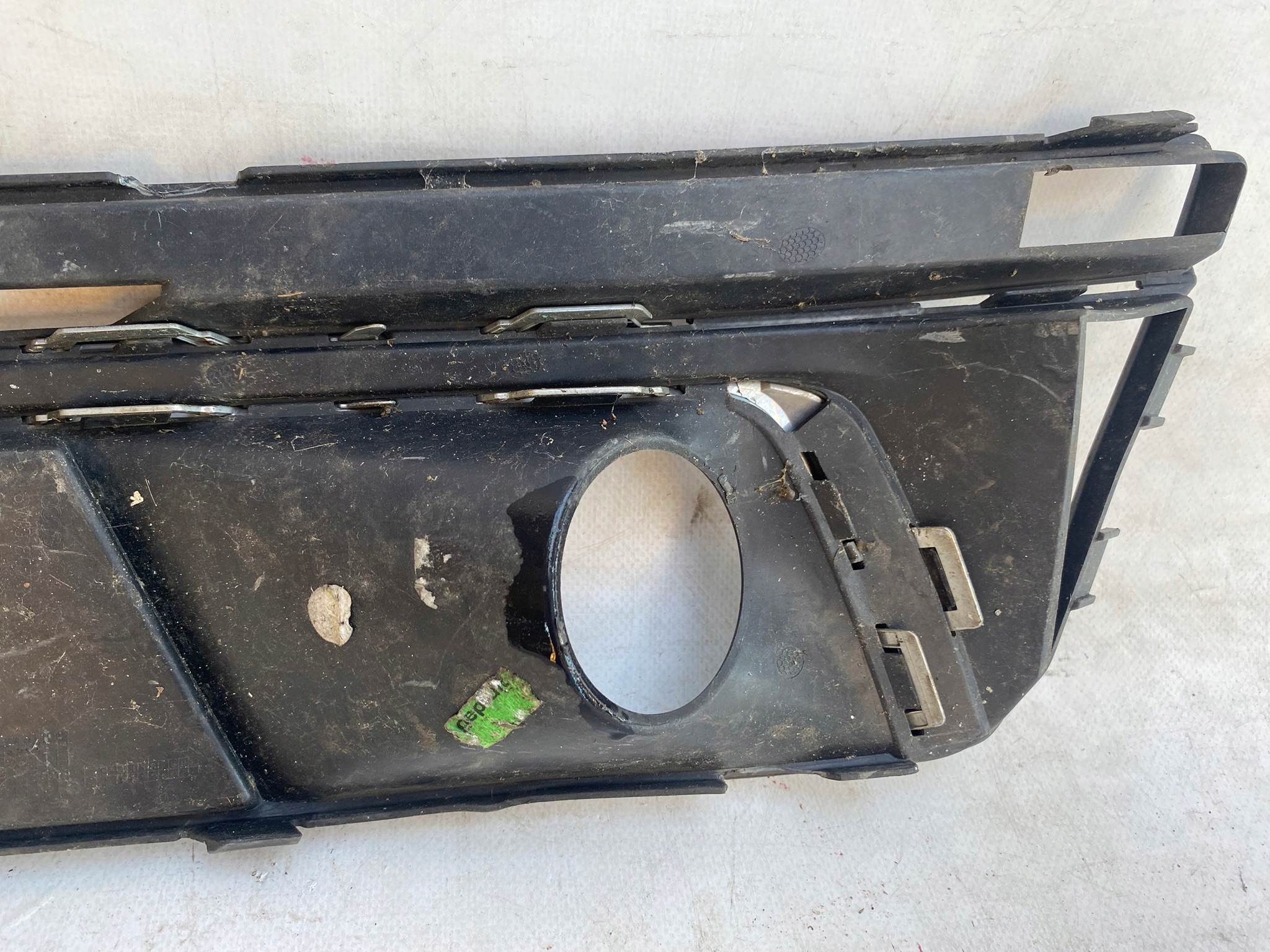 AUDI A4 B9 S-LINE 16- left grid of a bumper 8W0807681G
