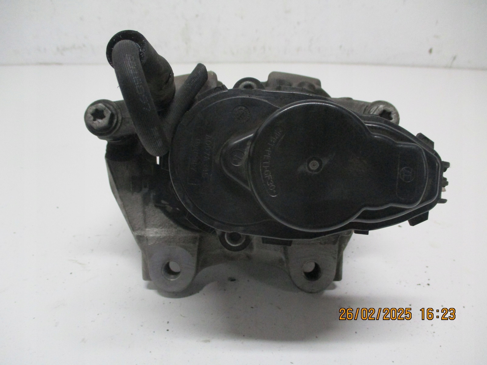 caliper calipers MERCEDES GLC 254 23R 2,0CDI rear part rear.
