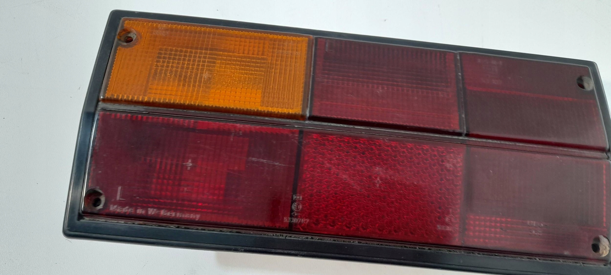 Volkswagen Transporter - Caravelle T3 light rear left 251945257E (R465)