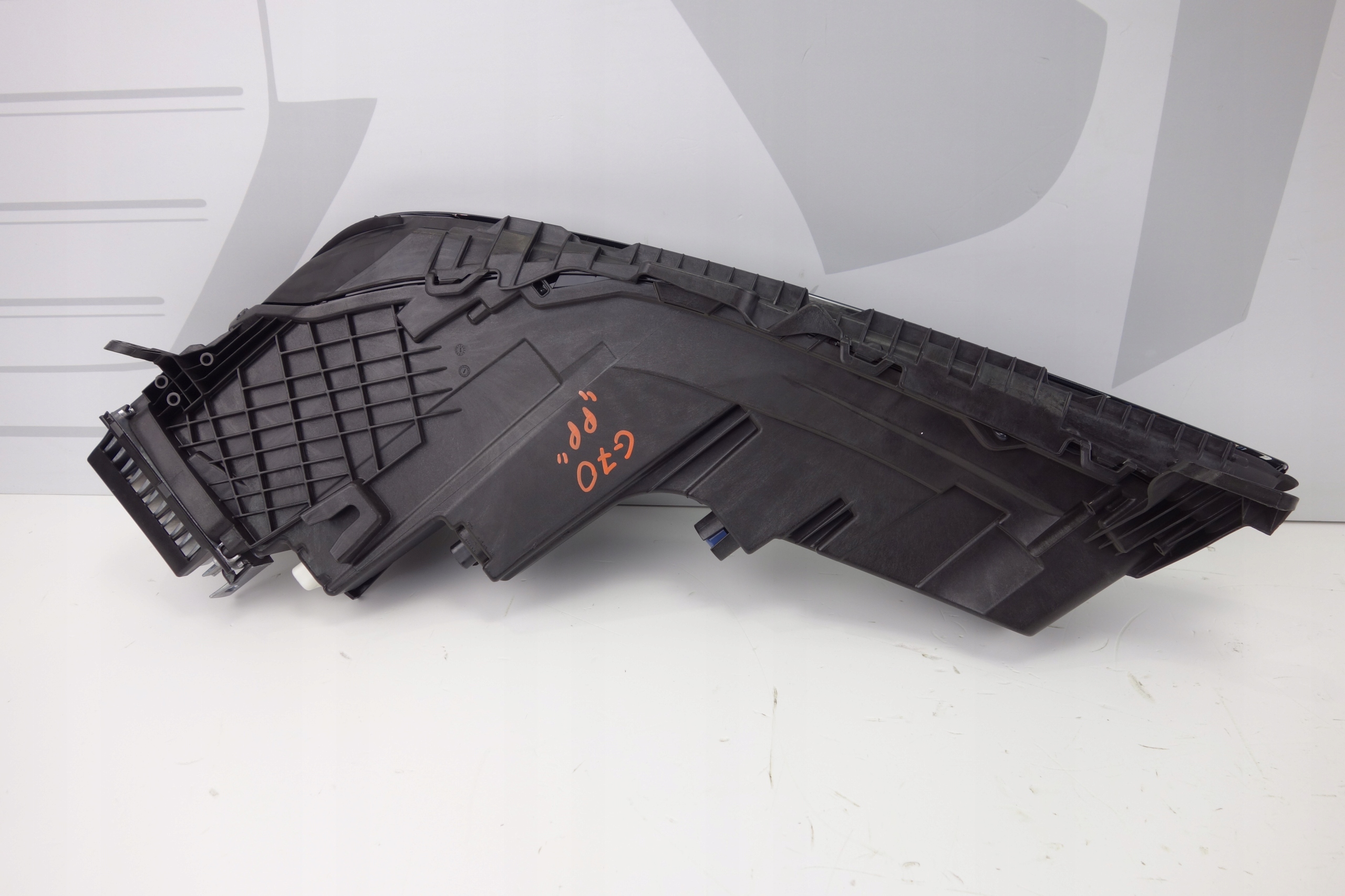light right front LED cryśtál BMW G70 9879936