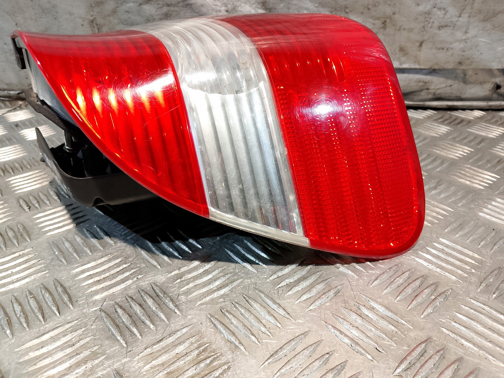 light rear left left rear part BMW E46 LIFT FL sedan 6910531