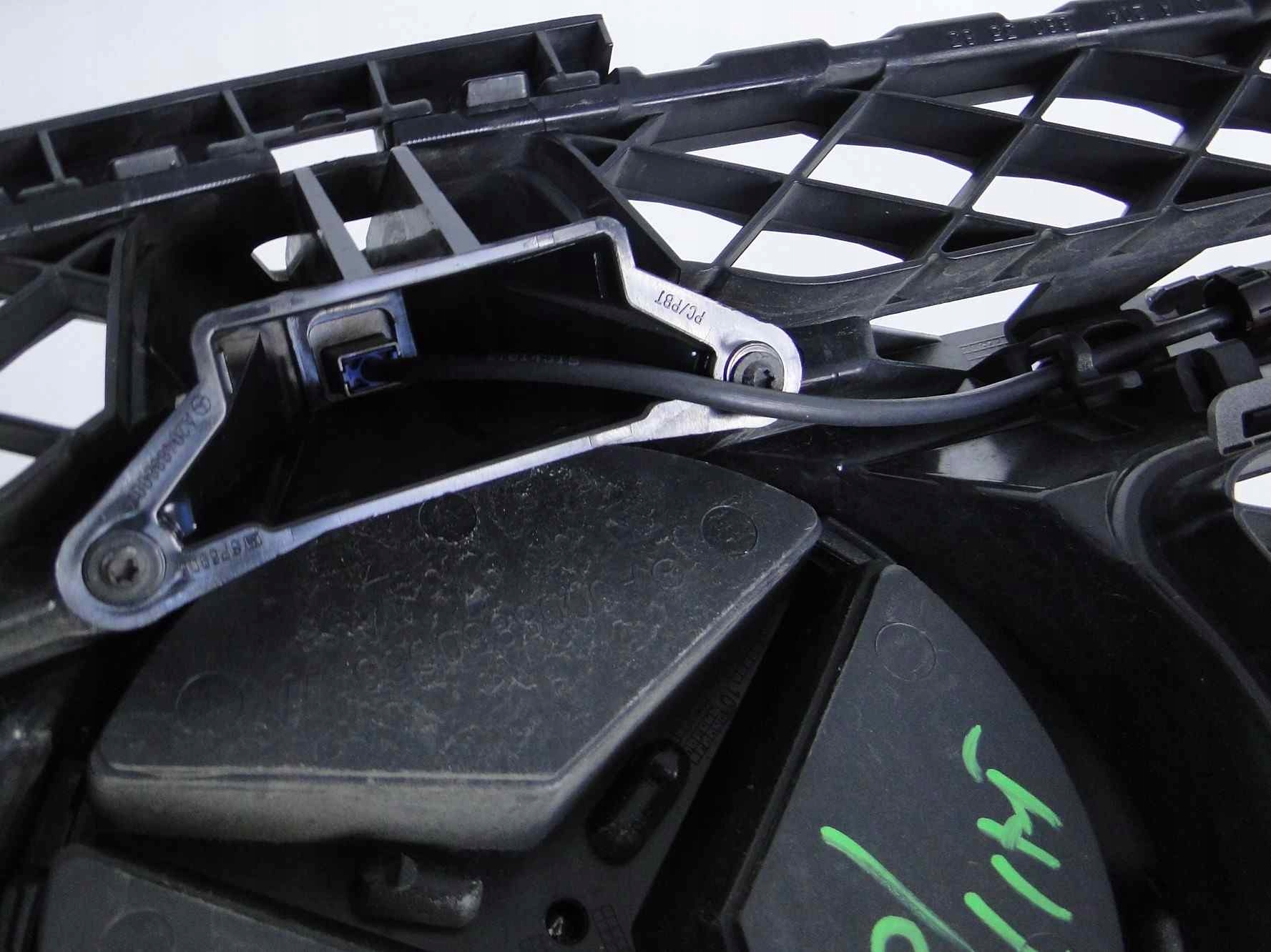 MERCEDES GLK X204 204 LIFT GRILL ATRAPA KAMERA Kolor srebrny