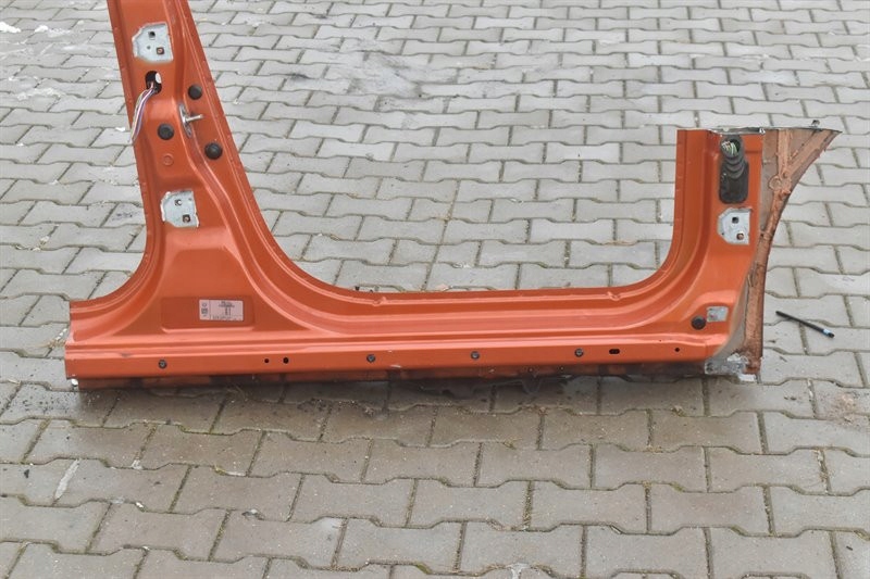 PRÓG PRAWY PRZÓD SŁUPEK 760300410R DACIA DUSTER II HM 18- Numer katalogowy części 760300410R