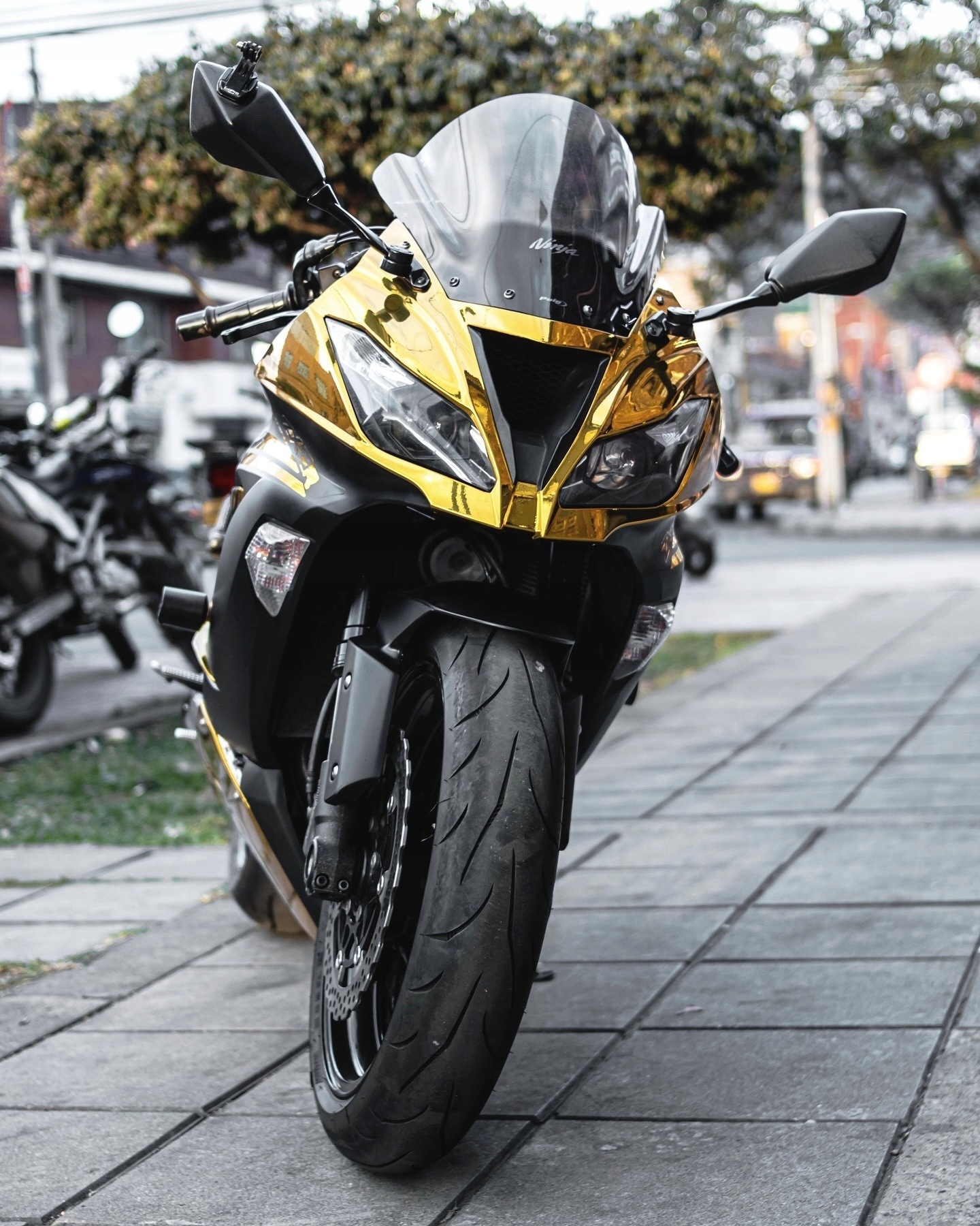 FOLIA ZŁOTY CHROM 30m x 152cm ZŁOTA CHROMOWANA OKLEINA SAMOCHODOWA POŁYSK Kod producenta 9803212