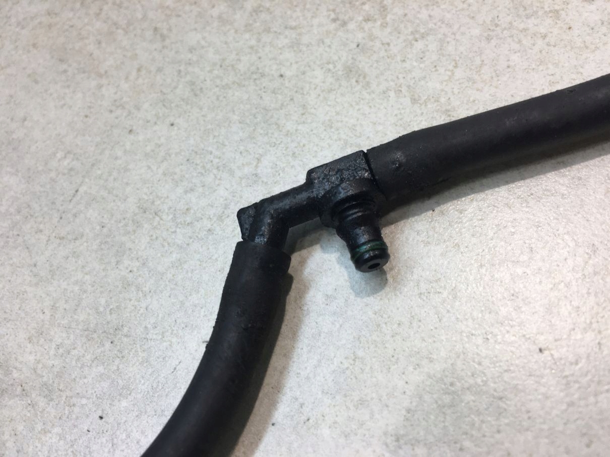 патрубок переливной CITROEN C5 и 2.0