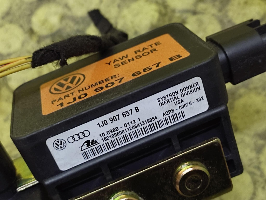 AUDI A3 8L Sensor ESP 1J0907657B