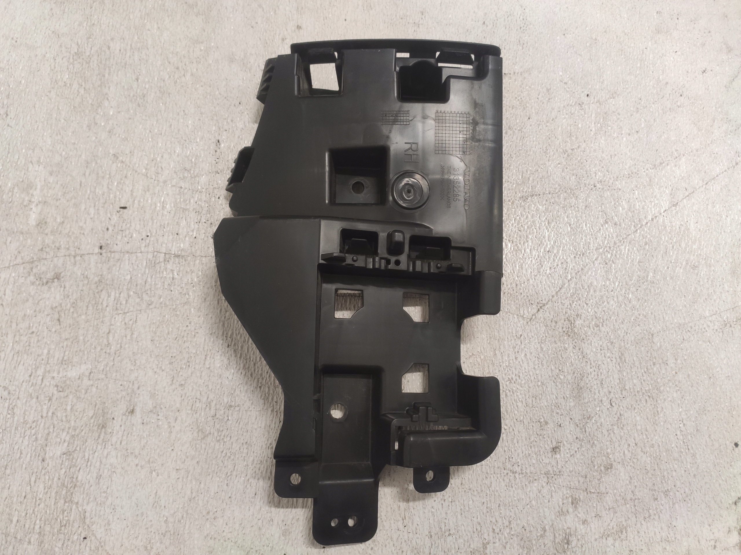 VOLVO V60 2014 bumper bracket right rear part