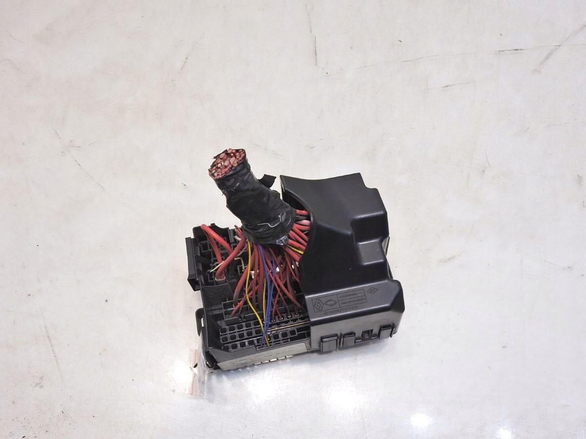 SKRZYNKA BEZPIECZNIKÓW RENAULT LATITUDE 2.0 DCI 240142135R Typ samochodu Samochody osobowe