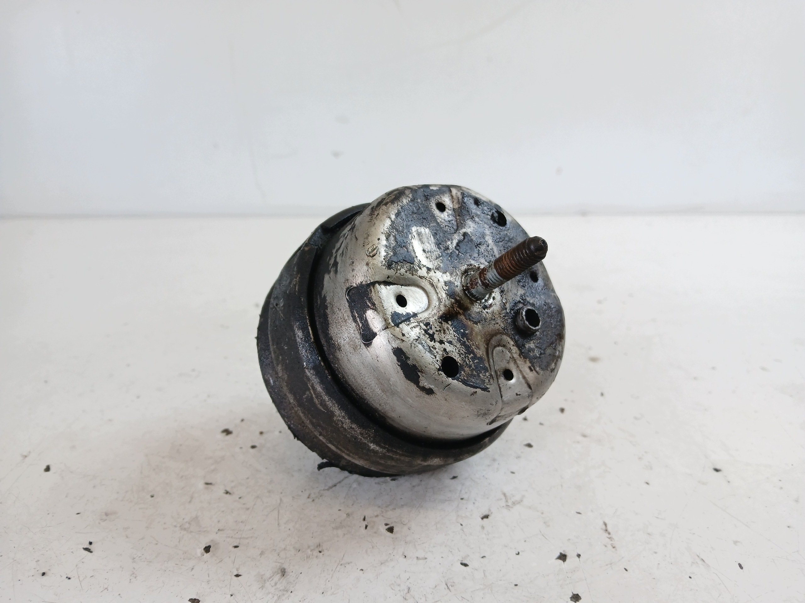 AUDI A6 C5 VW PASSAT B5 engine mount 8D0199379J