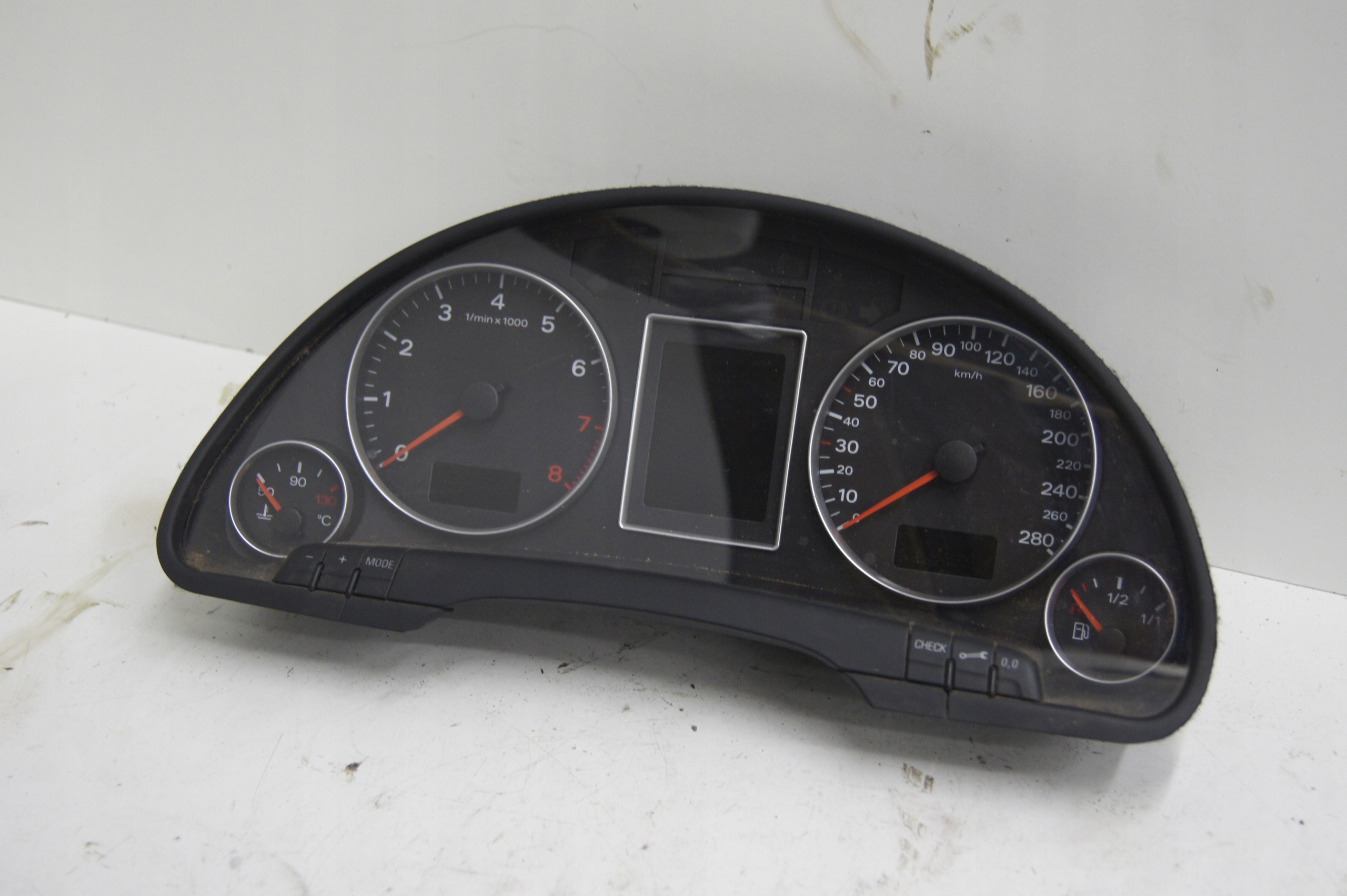 8E0920931E - Audi a4b7 3.2 лічильник