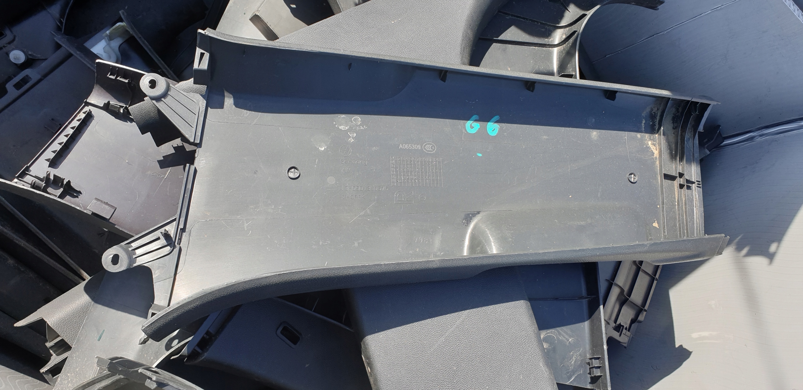 Blende Abdeckung Blende Abdeckung SLUPKA B DOLNE mitte VW GOLF VI 6 5K OE