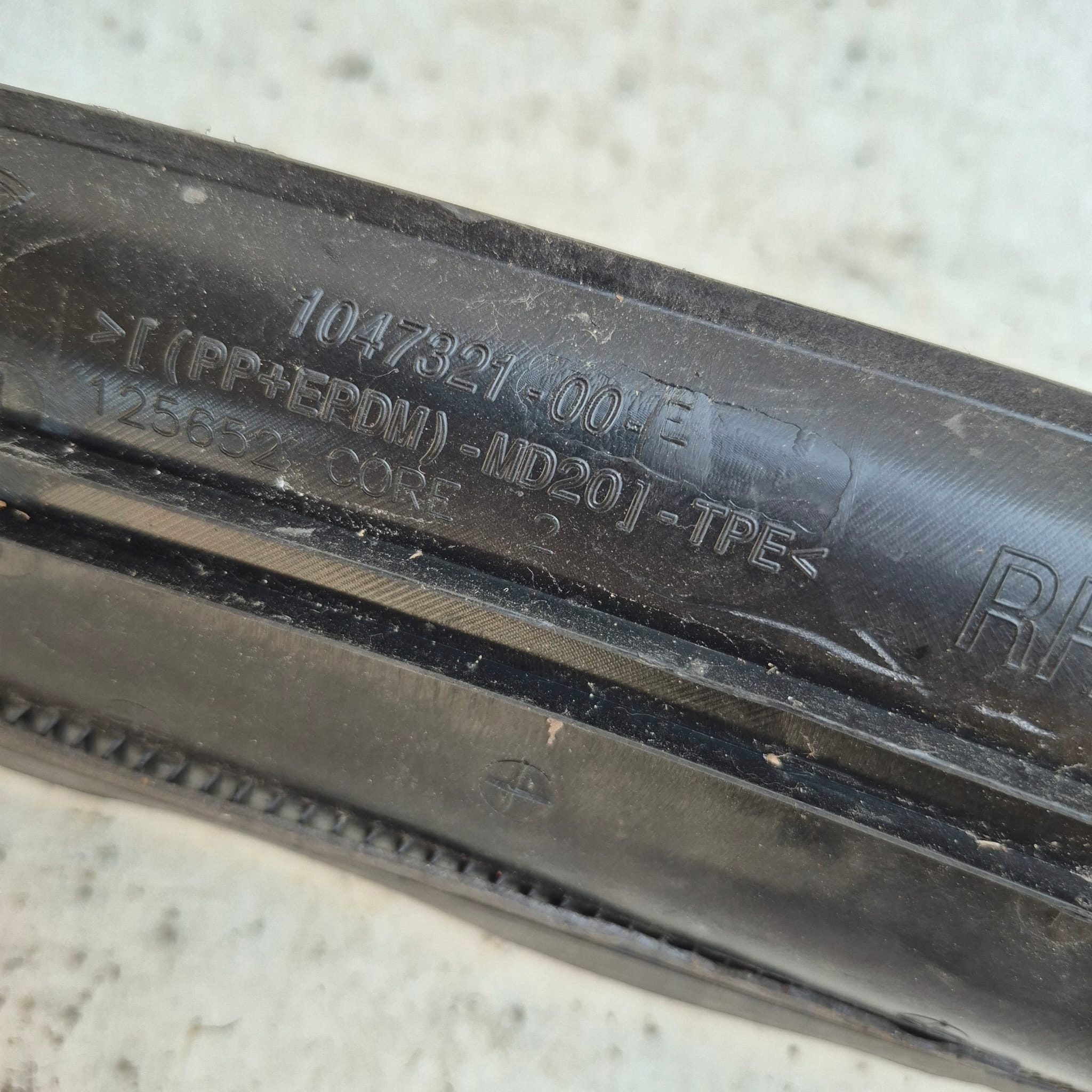 TESLA MODEL X side SLUPKA boot right 1047321-00-E