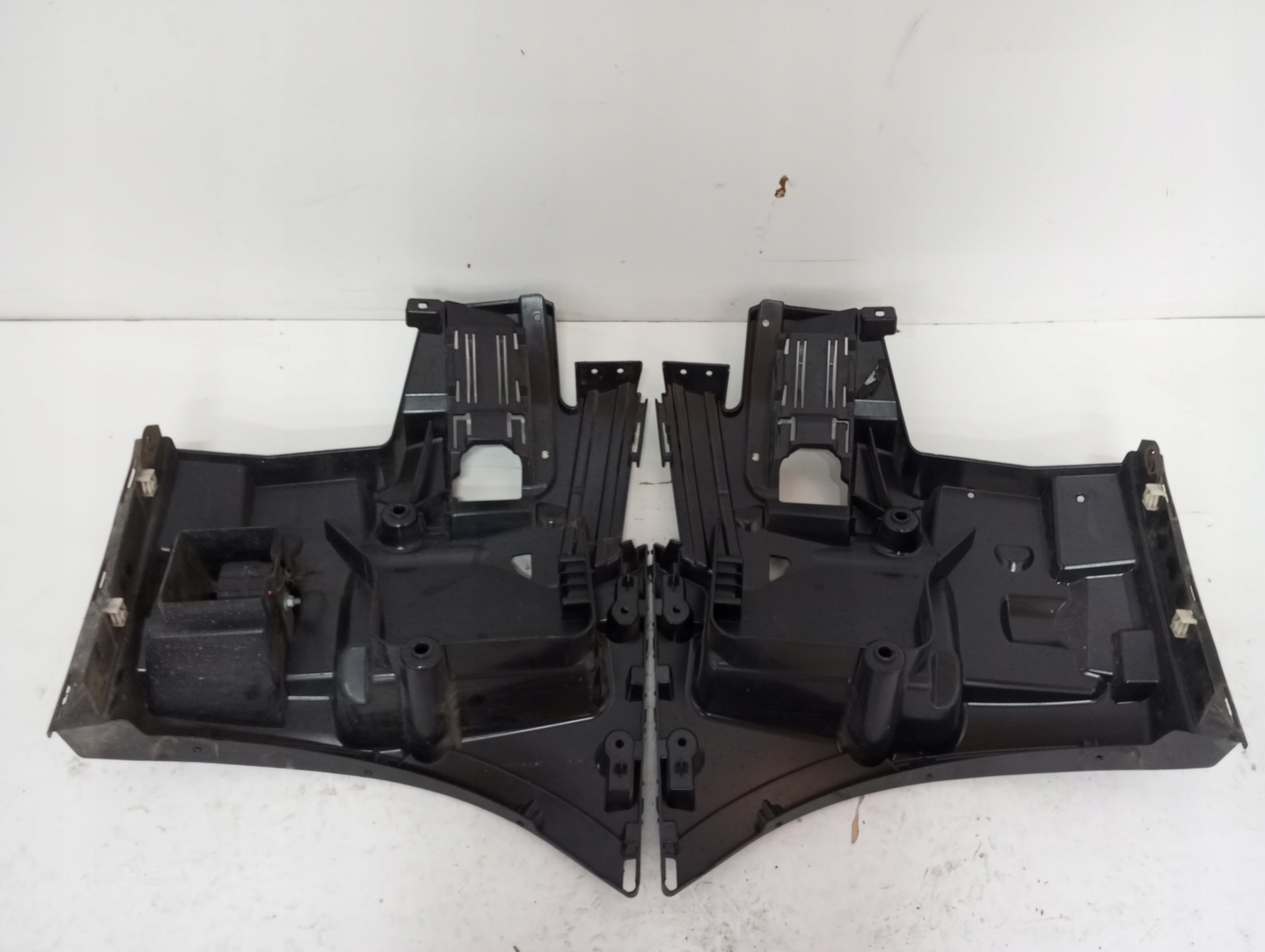 bumper bracket rear part TOYOTA SUPRA 22R 8811344 right