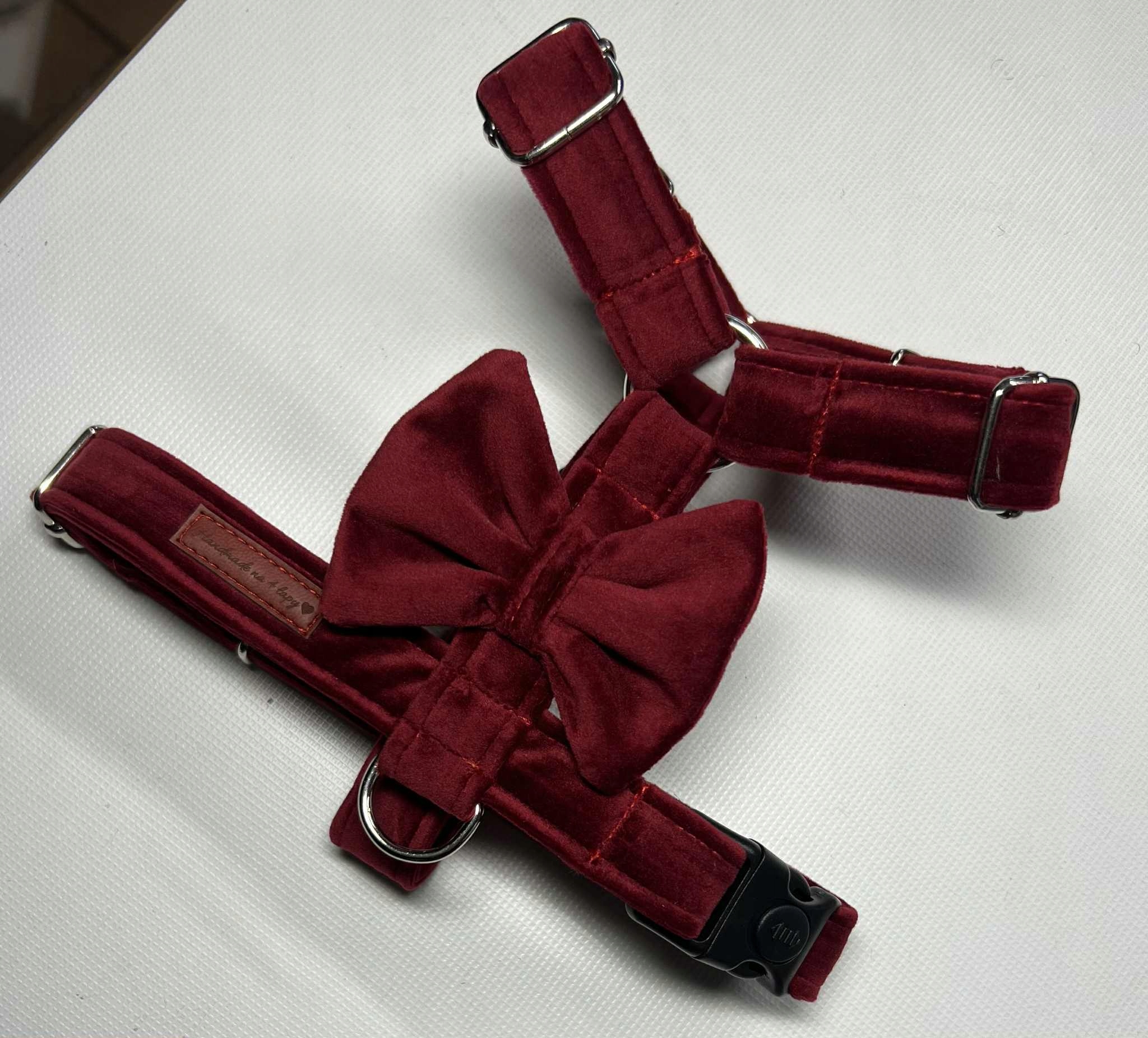 Levně Velurové postroje s mašlí quard akcesoria vycházkové postroje pro psa