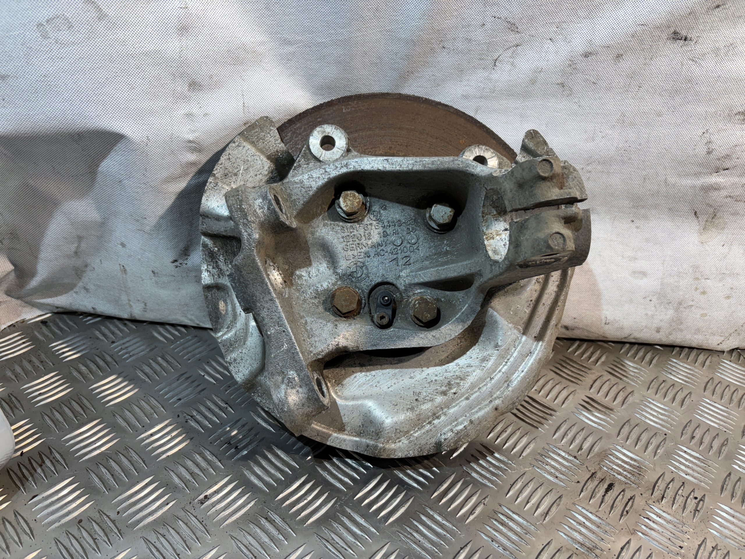 swing left front BMW E91 lift 2,0B N43B20A 6764443