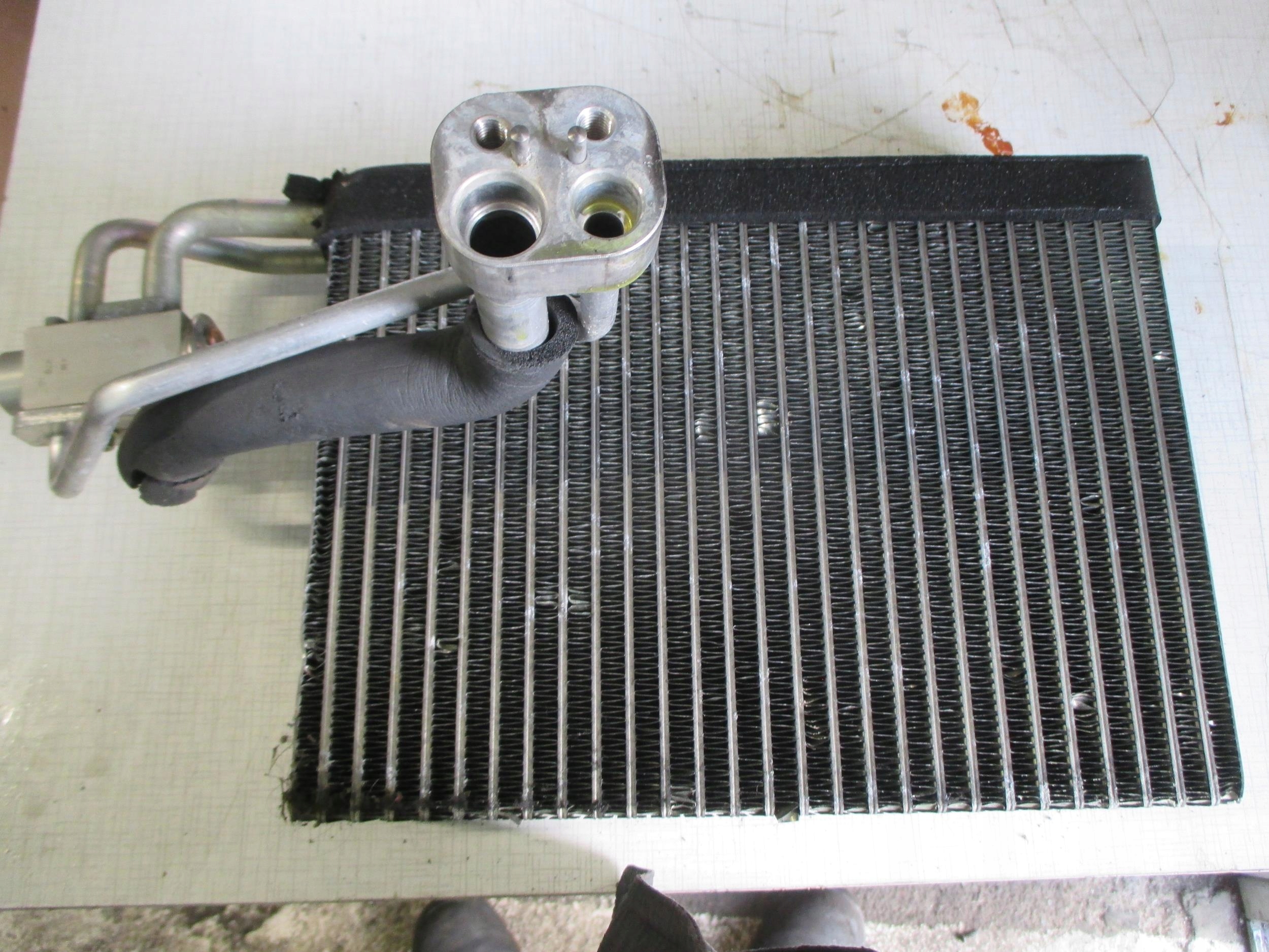 BMW E65 4.4i 01-05 PAROWNIK ZAWÓR