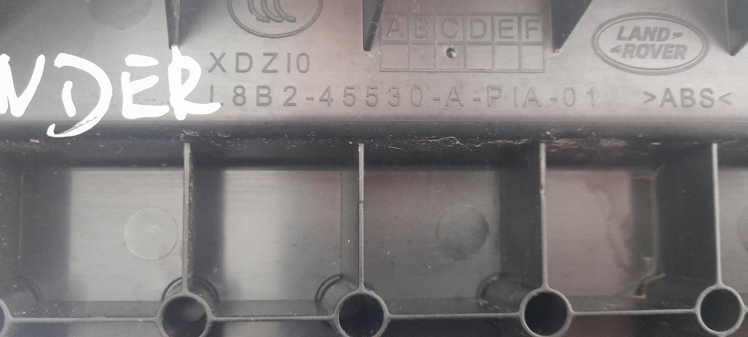 Land Rover Defender L663 moulding right boot L8B2-45530-A (LD55)