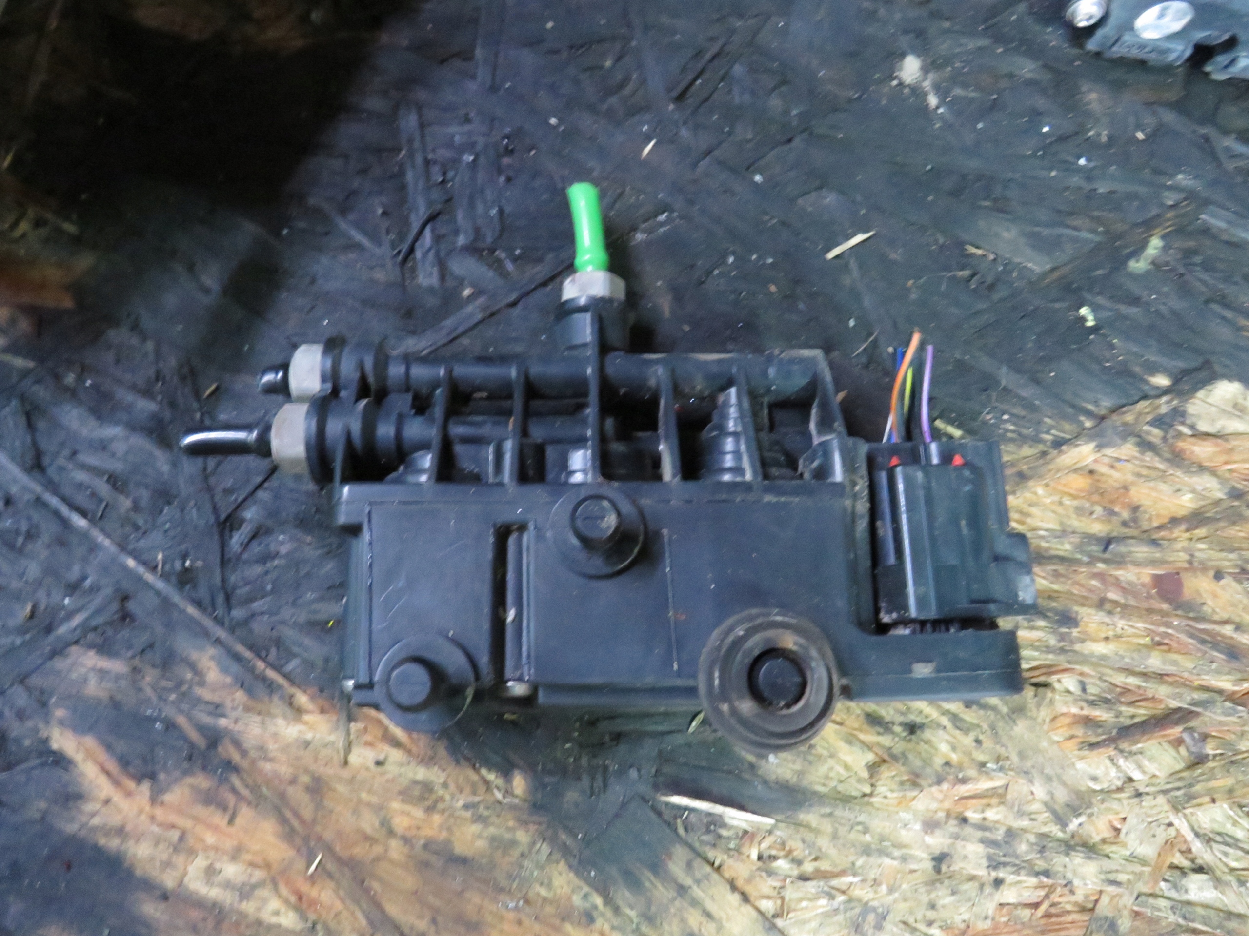 РОЗПОДІЛЬНИК ПОВІТРЯ LAND ROVER DISCOVERY 4