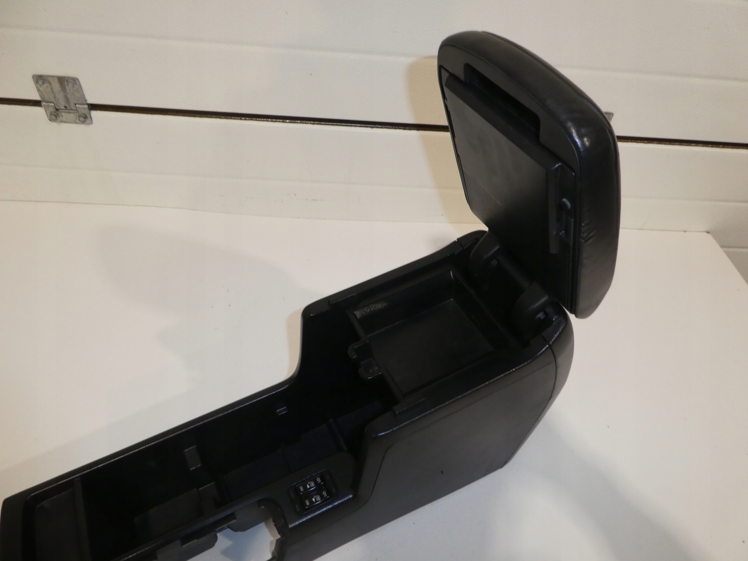 SUBARU FORESTER III TUNEL armrest