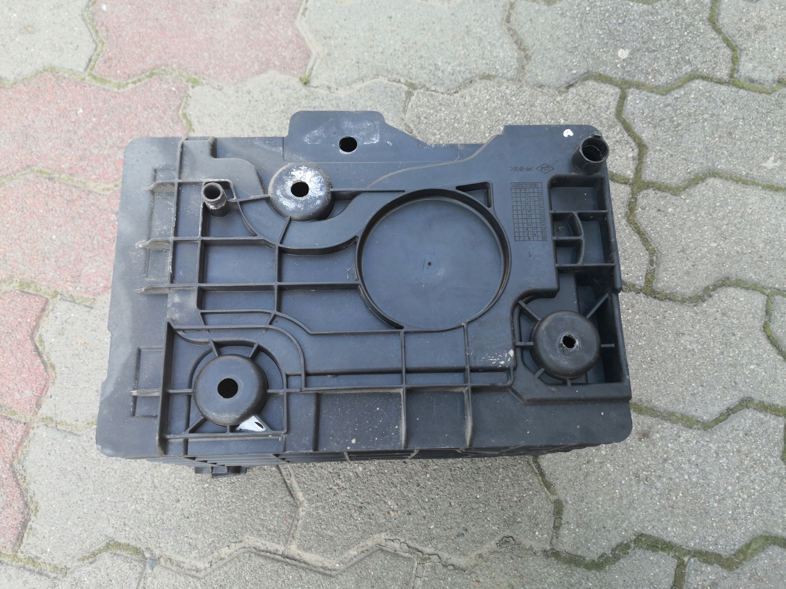 КОРПУС БАТАРЕИ RENAULT TWINGO II 8200687380