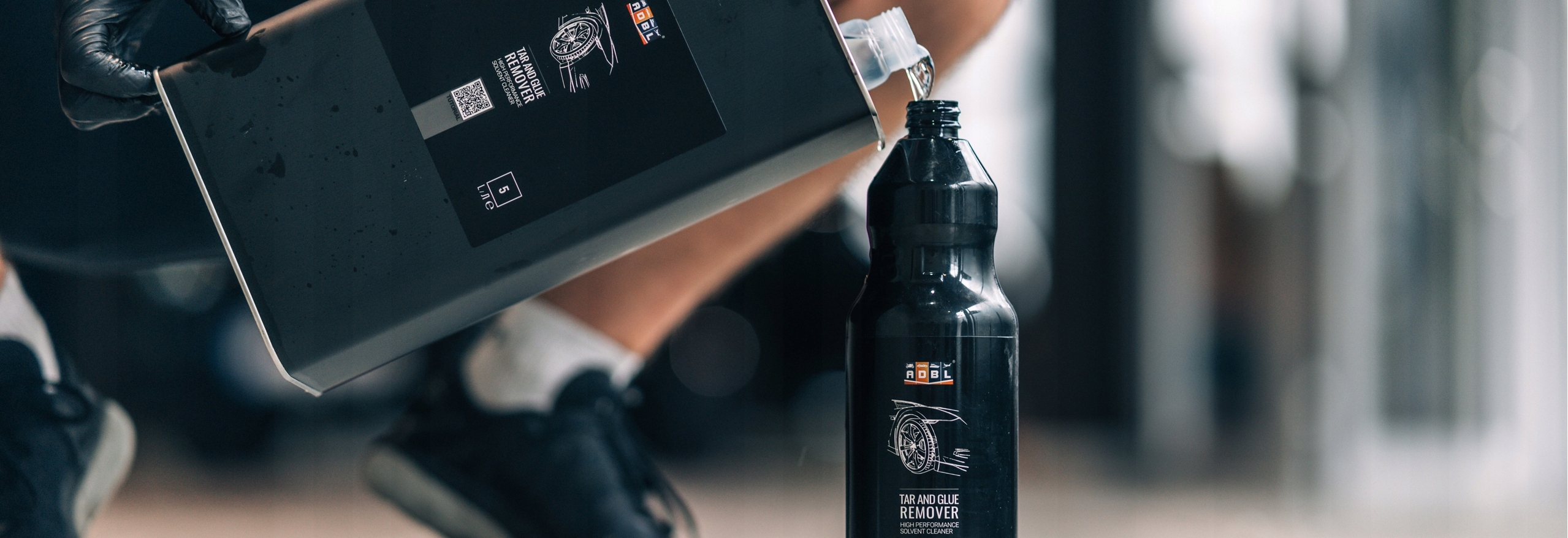 ADBL TAR AND GLUE REMOVER USUWA SMOŁĘ KLEJ Z LAKIERU SAMOCHODOWEGO 1L Pojemność opakowania 1000 ml