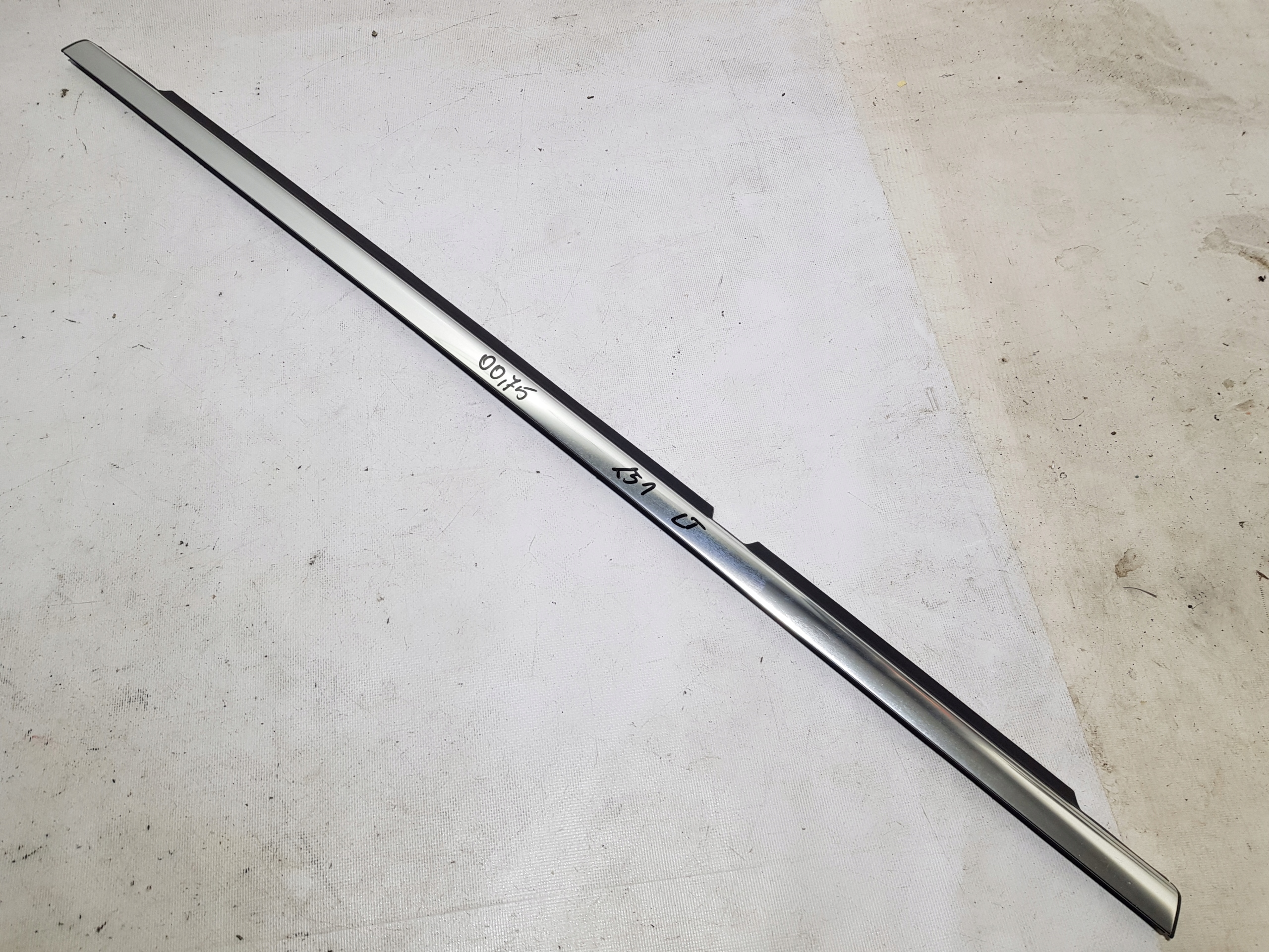 moulding door dust left rear part rear MERCEDES W251