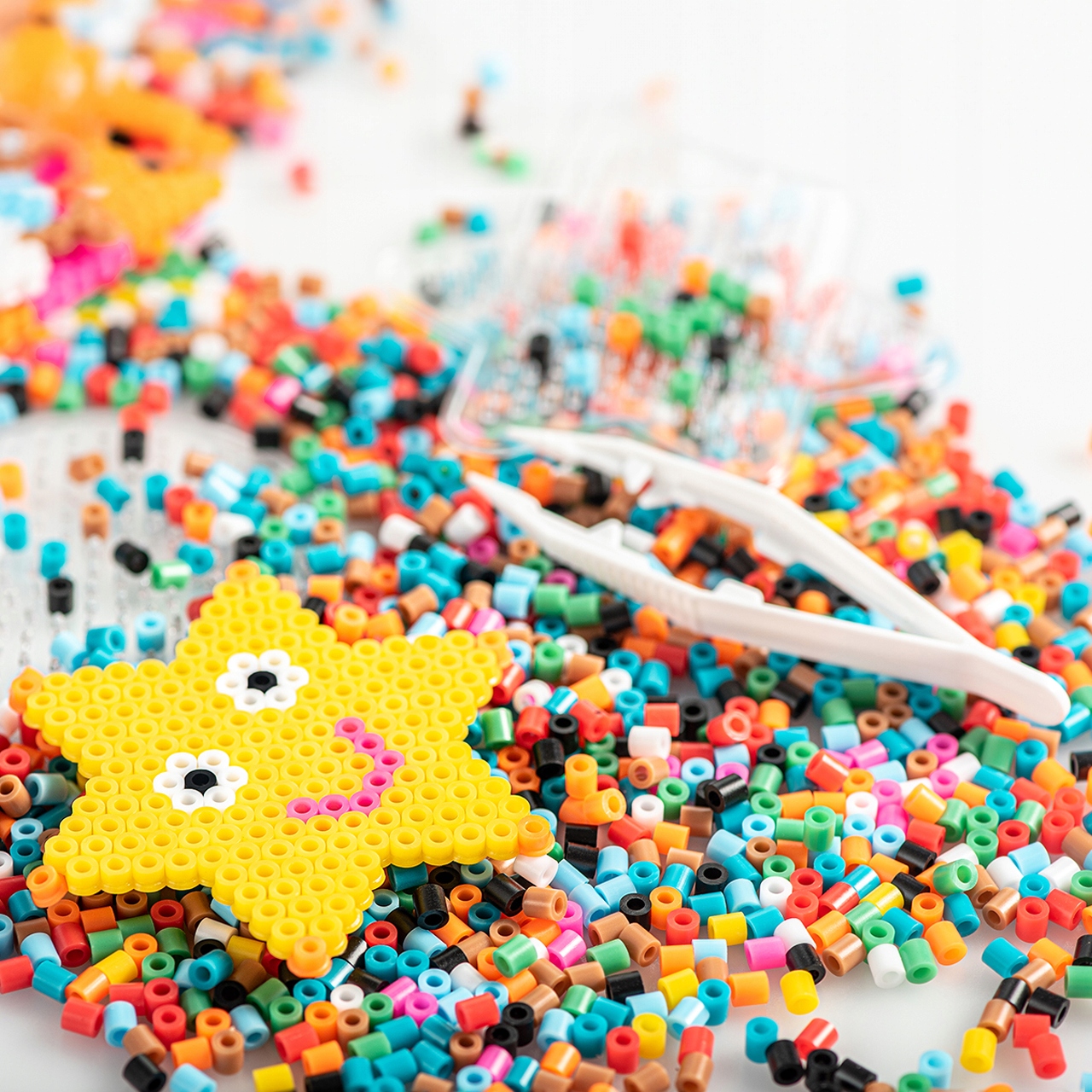 KORALIKI DO PRASOWANIA 7500 SZT NEONOWE ŚWIECĄ W CIEMNOŚCI SZABLONY EAN (GTIN) 5901924235071