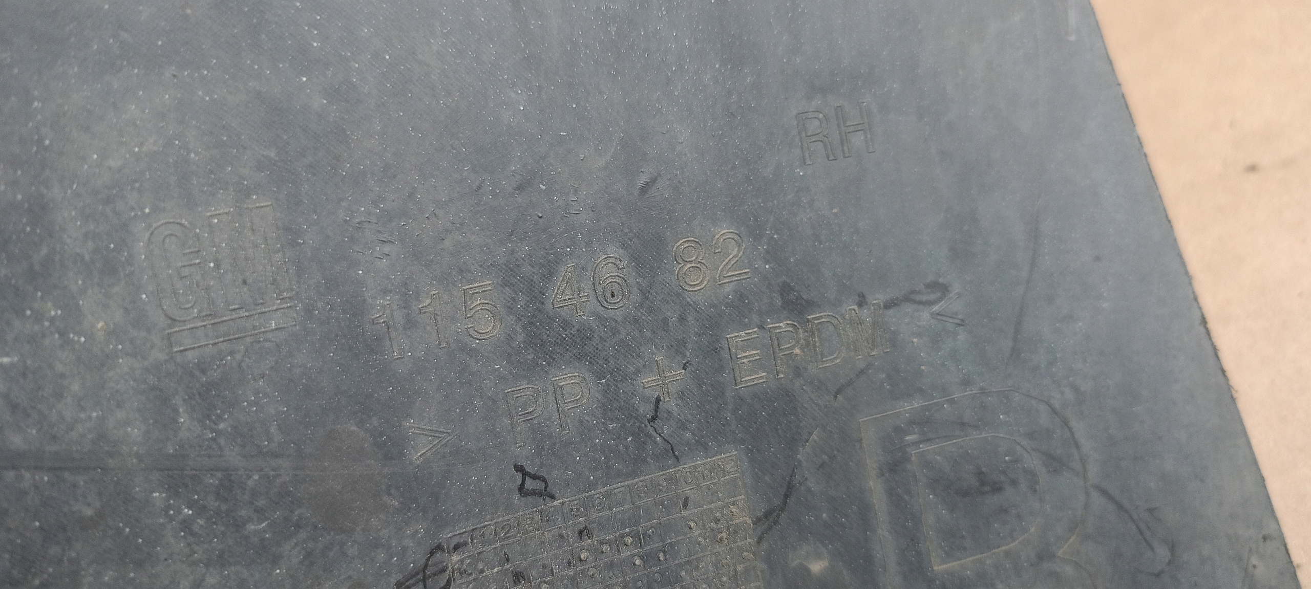 подкрылок перед Передний правый opel Zafira III C 12-16rok 13301576 1154682