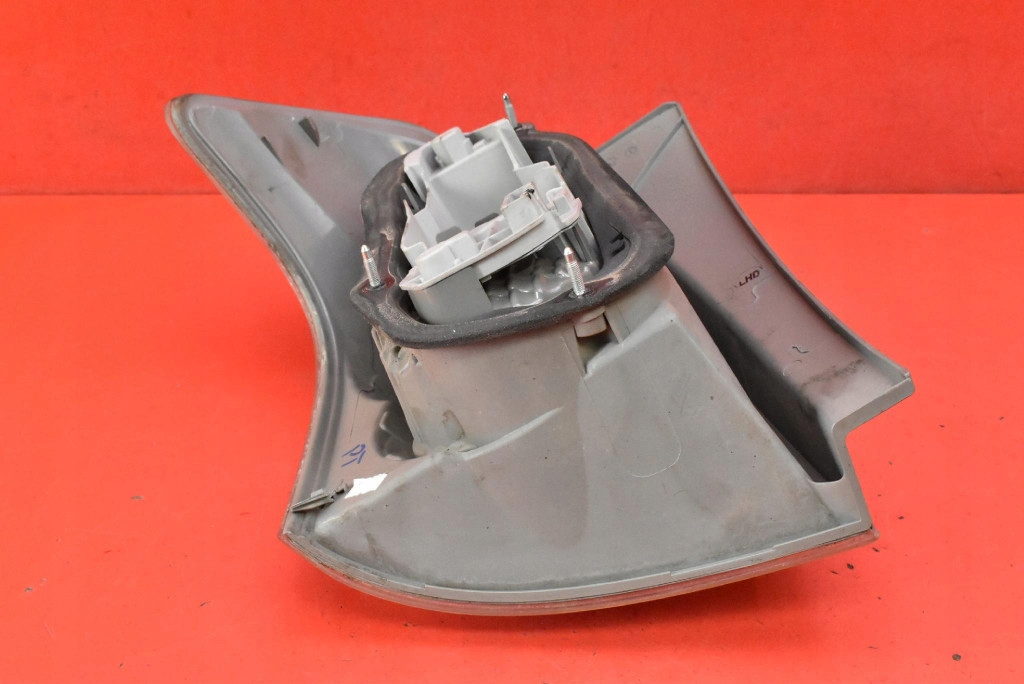 Licht rechts heck hinten 0F-01 TOYOTA COROLLA VERSO 2 II 04-07