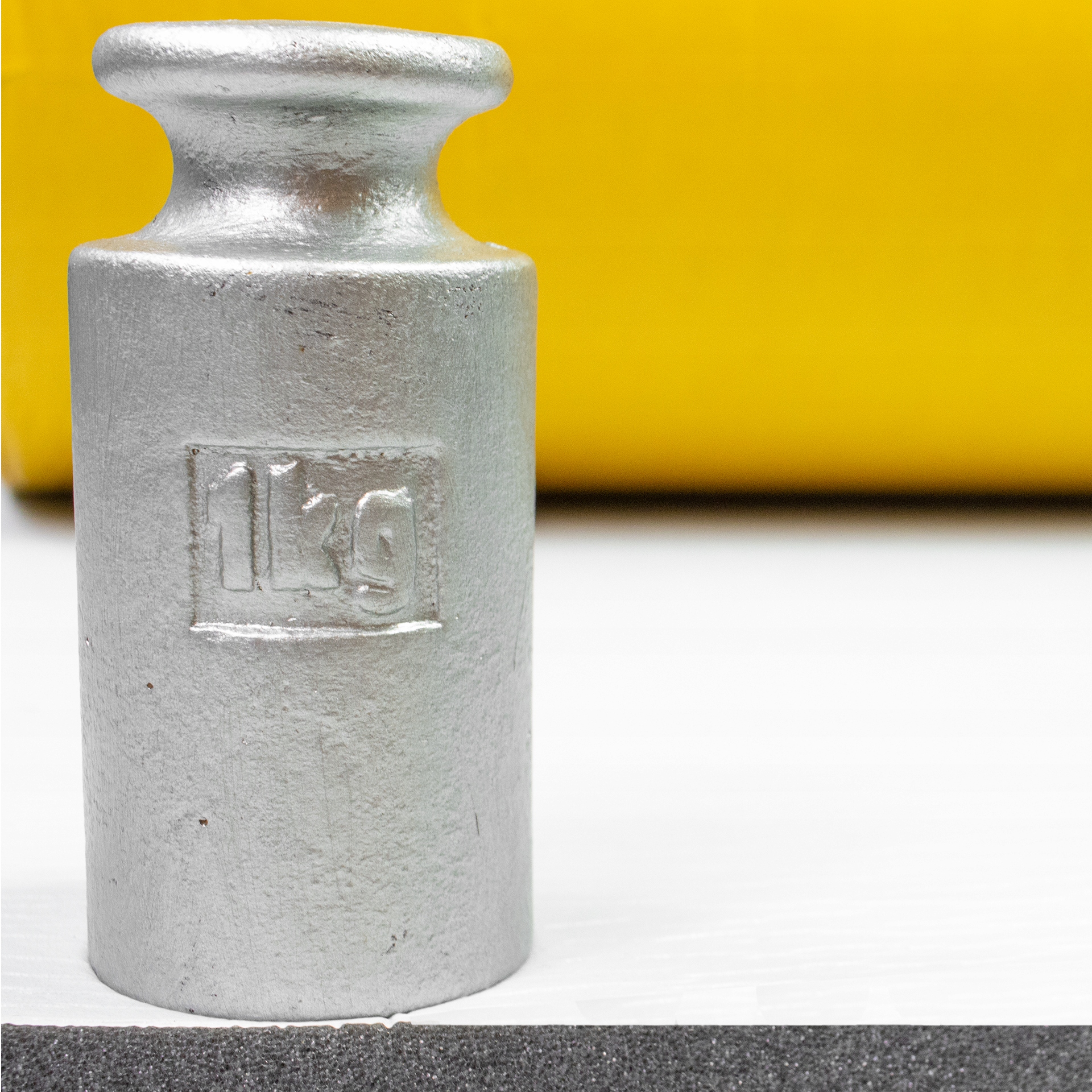 MATA WYGŁUSZAJĄCA WYGŁUSZENIA LT10MM BIAŁA Bitmat wygłuszenie drzwi w domu Faktura płaska