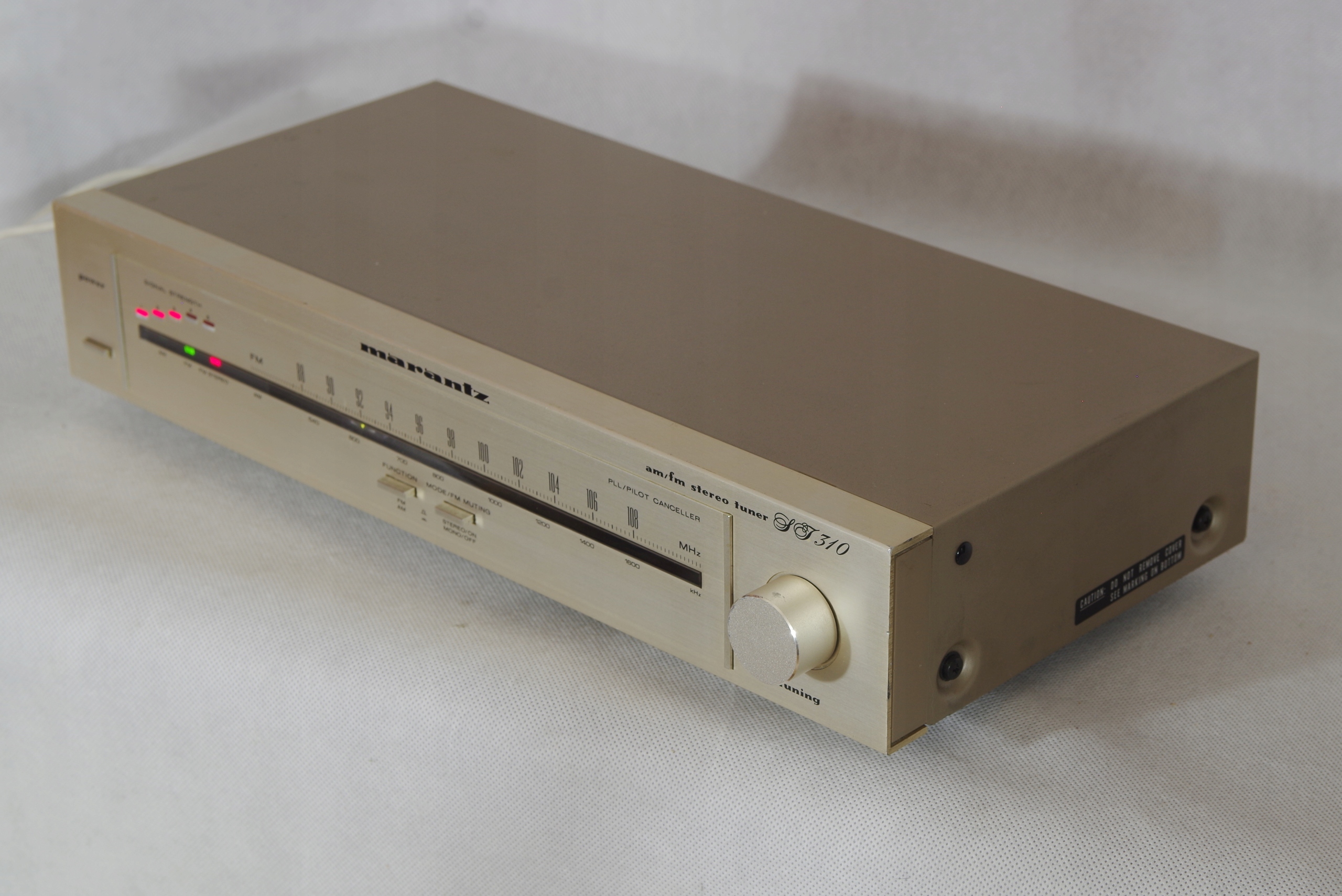 Marantz ST 310, dobry tuner analogowy sprawny Model ST 310