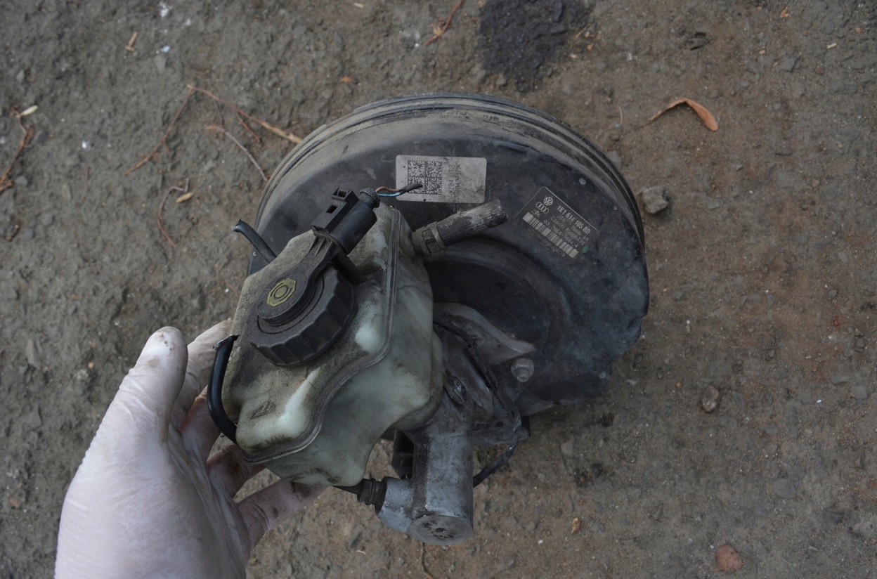 СЕРВОПРИВОД ГЛАВНЫЙ ТОРМОЗНОЙ ЦИЛИНДР 1K1614105BD OCTAVIA II GOLF